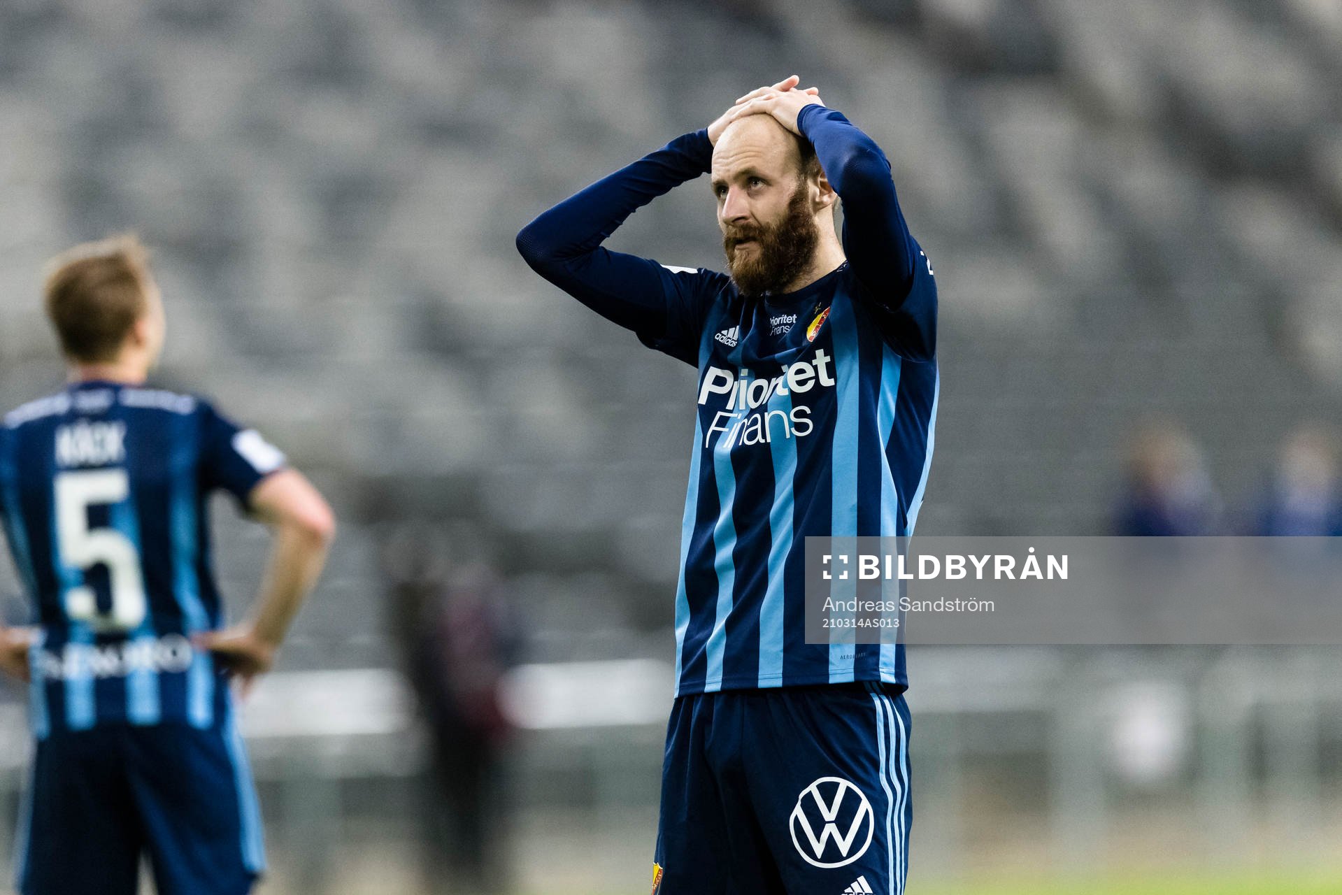 Djurgårdens Curtis Edwards tar sig för pannan