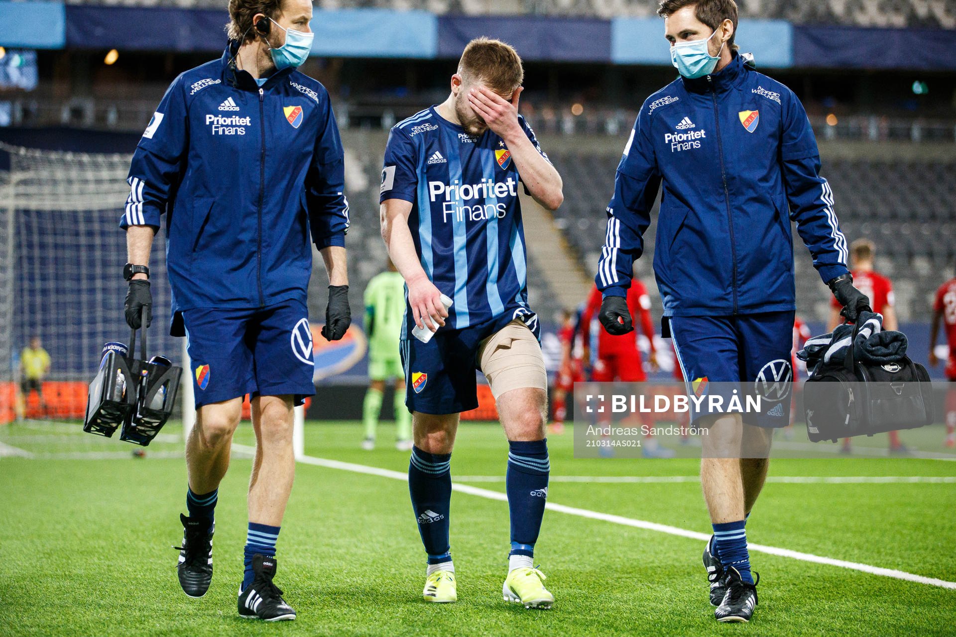 Djurgårdens Albion Ademi lämnar planen