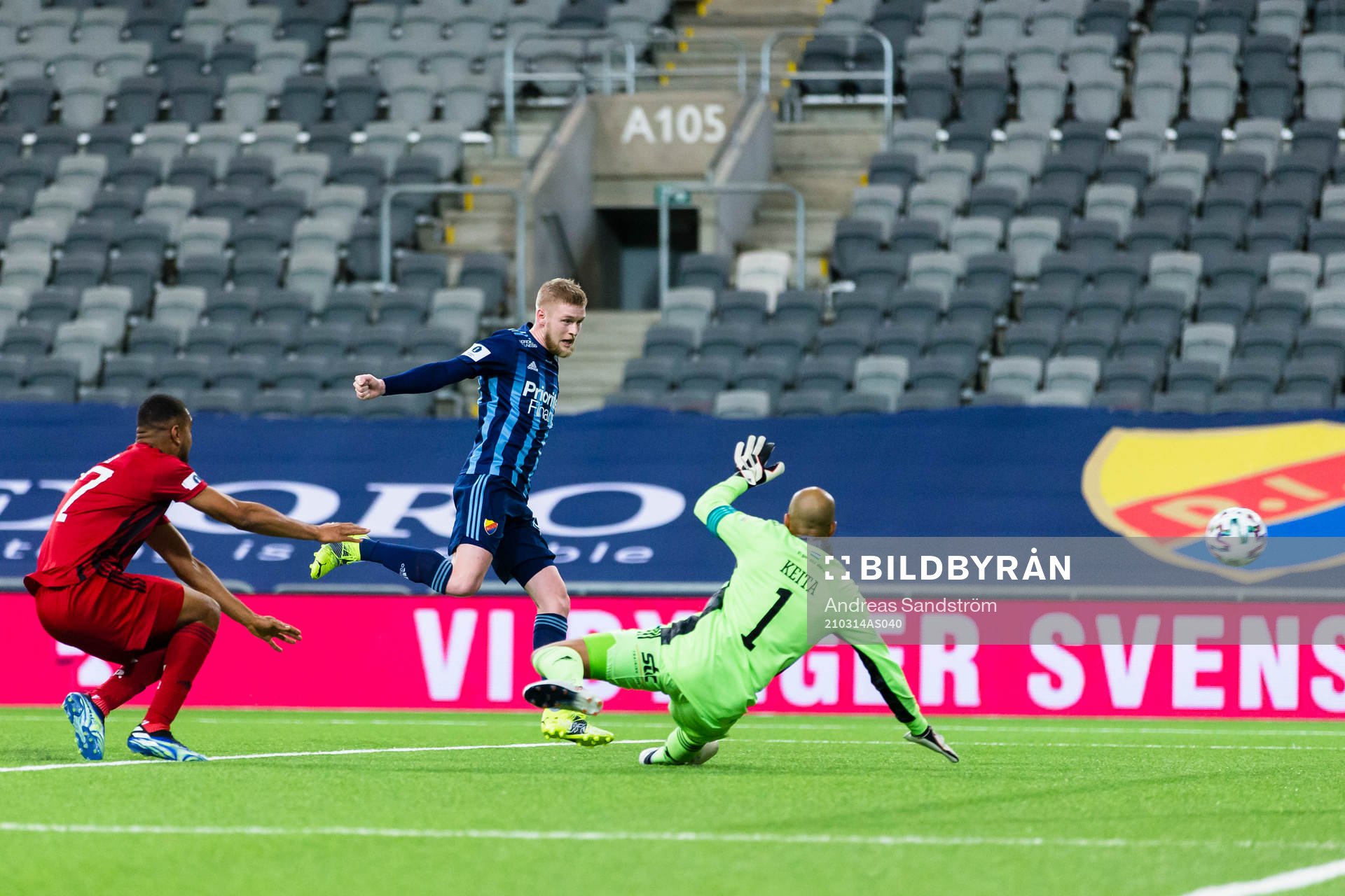 Djurgårdens Kalle Holmberg gör 1-0 bakom Östersunds
