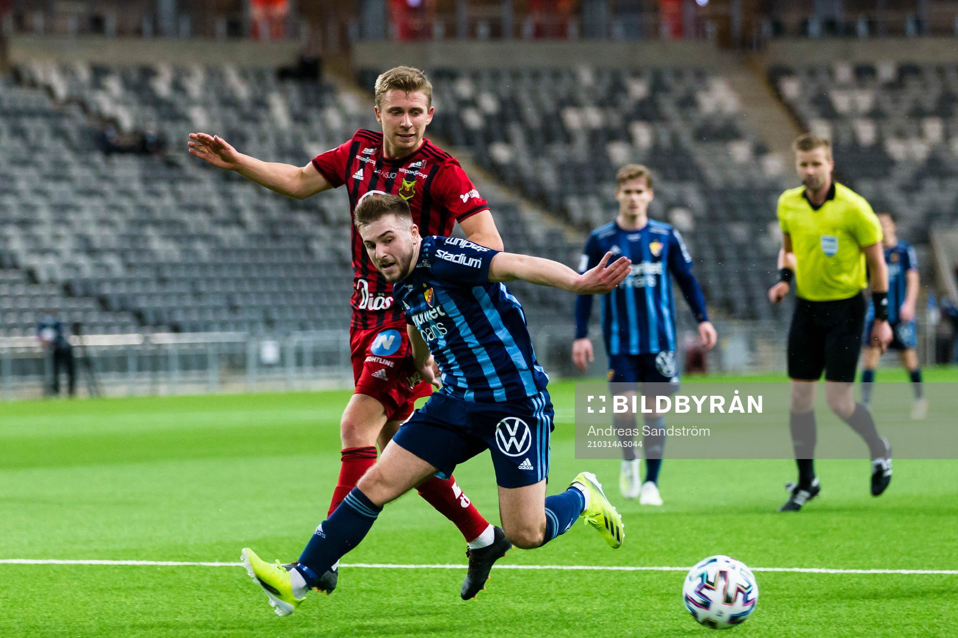 Djurgårdens Albion Ademi i kamp med Östersunds Ludvig Fritzson under fotbollsmatchen i Svenska Cupen mellan Djurgården och Östersund den 14 mars 2021 i Stockholm.