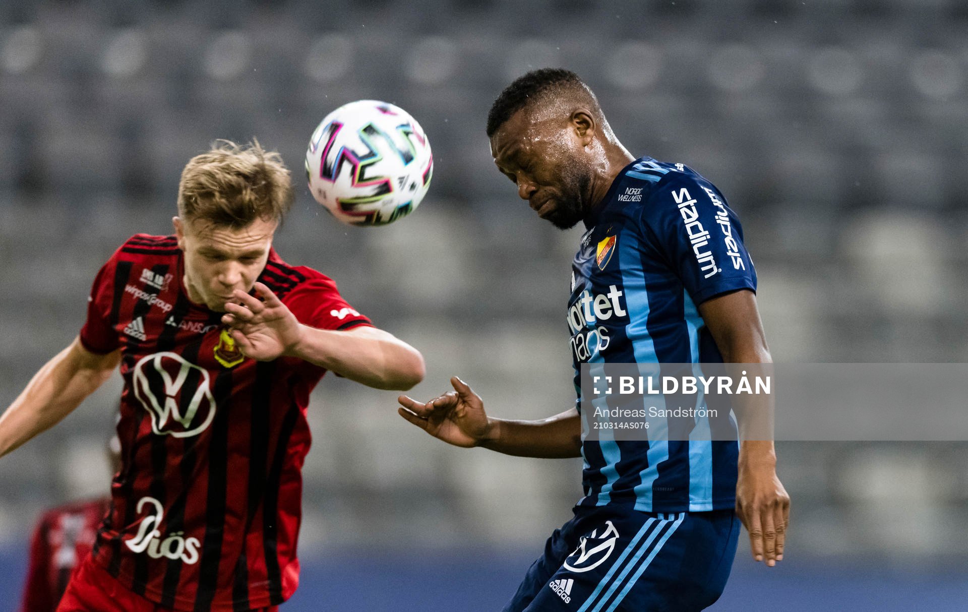 Djurgårdens Emmanuel Banda och Östersunds Eirik Haugan
