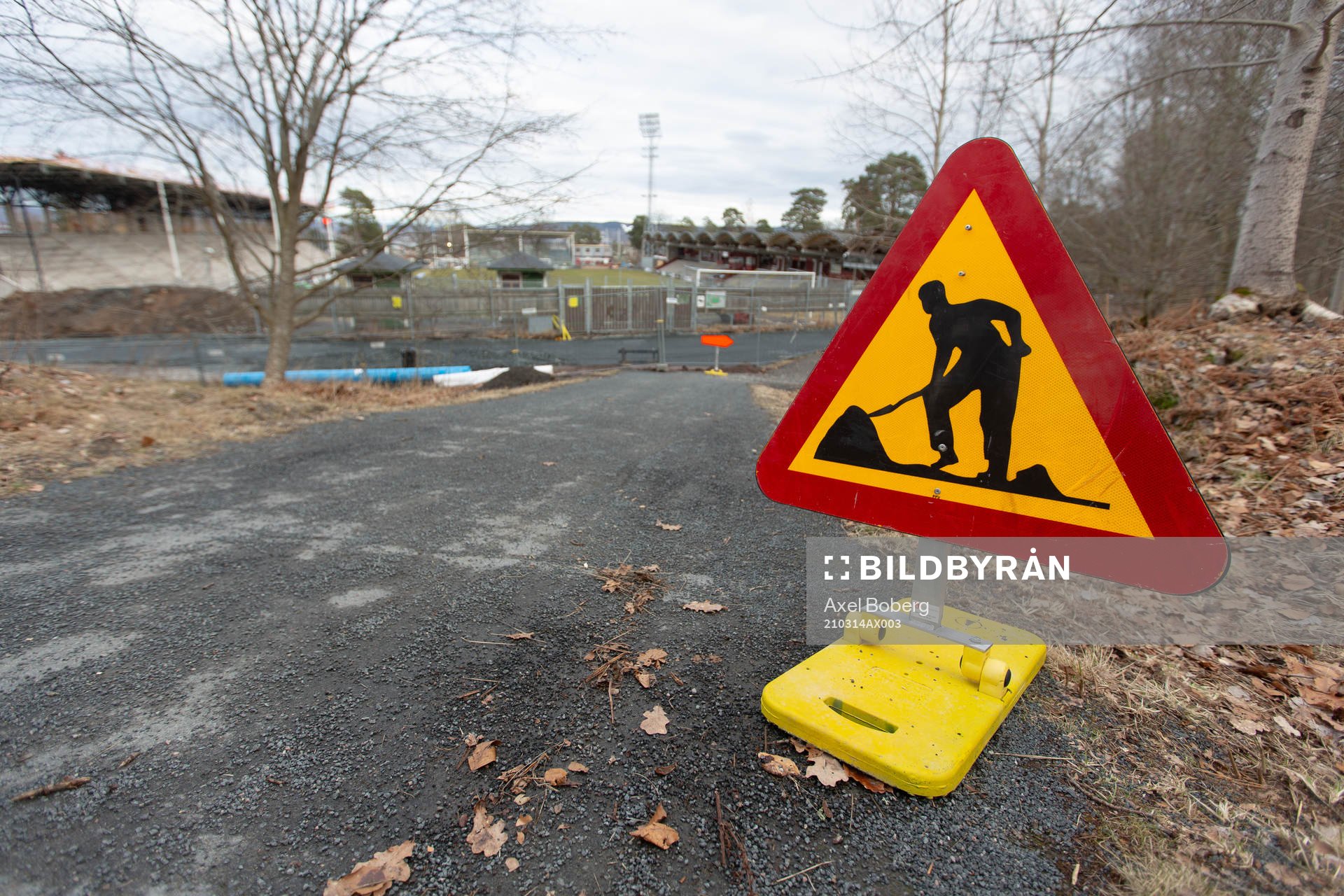 Exteriörbild på Stadsparksvallen som renoveras