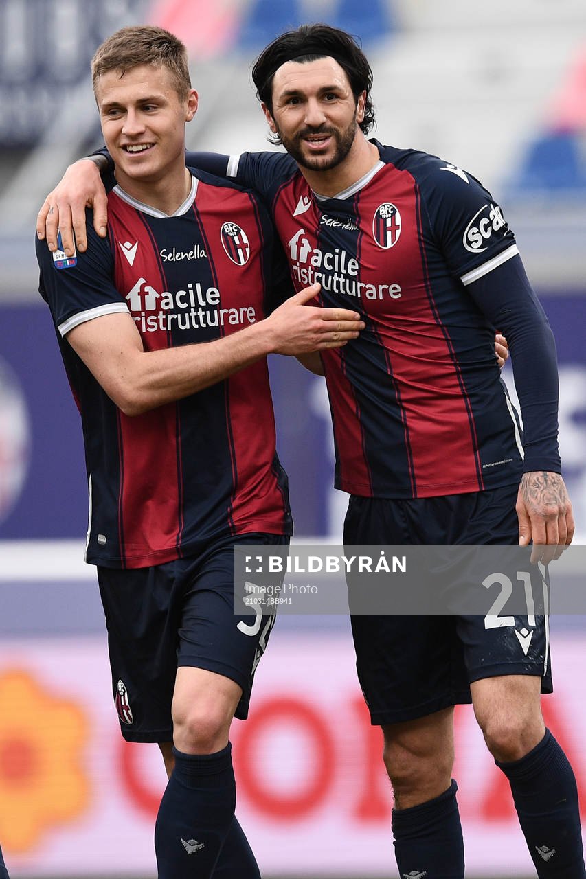 Mattias Svanberg of Bologna celebrates