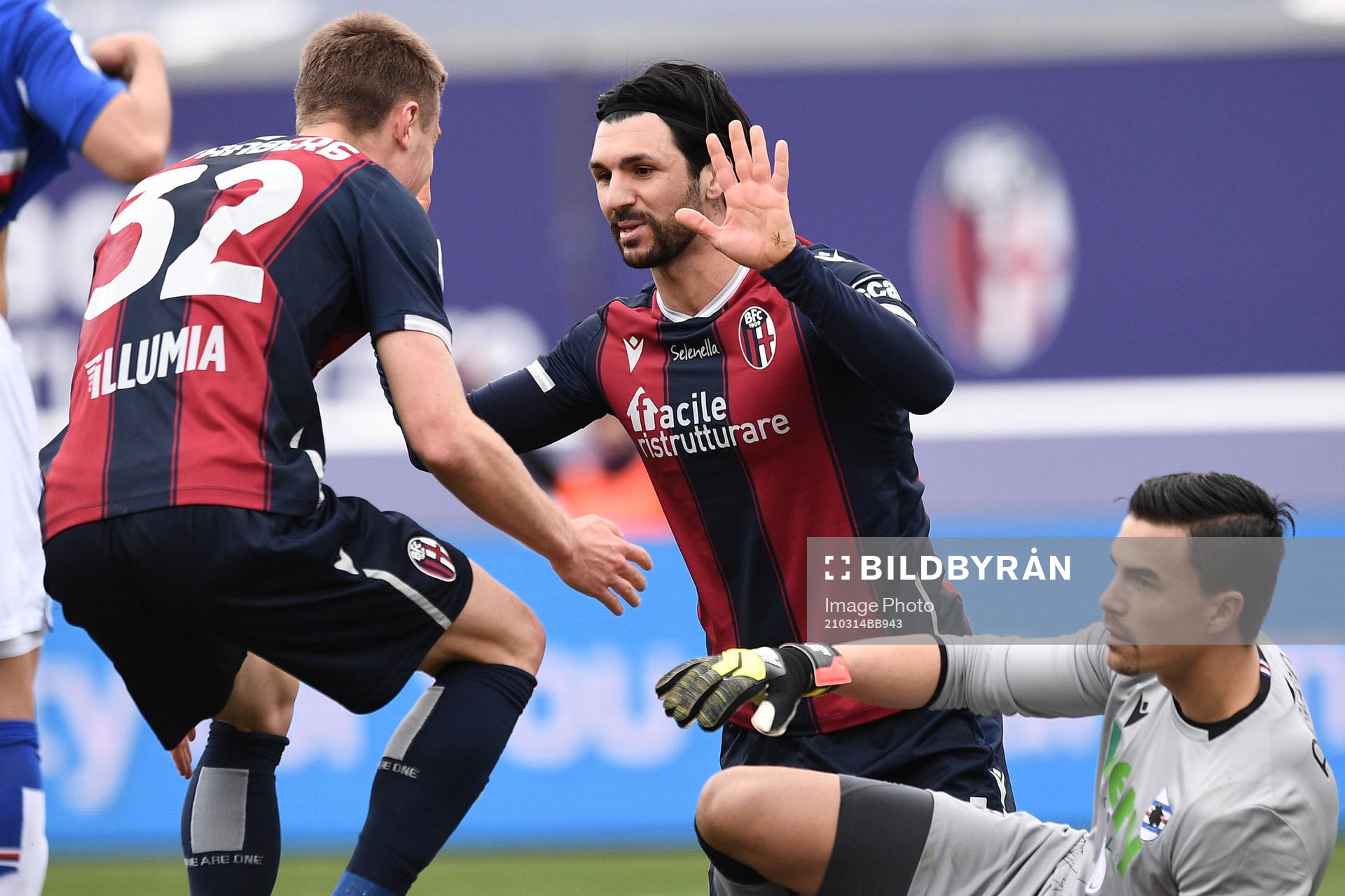Mattias Svanberg of Bologna celebrates