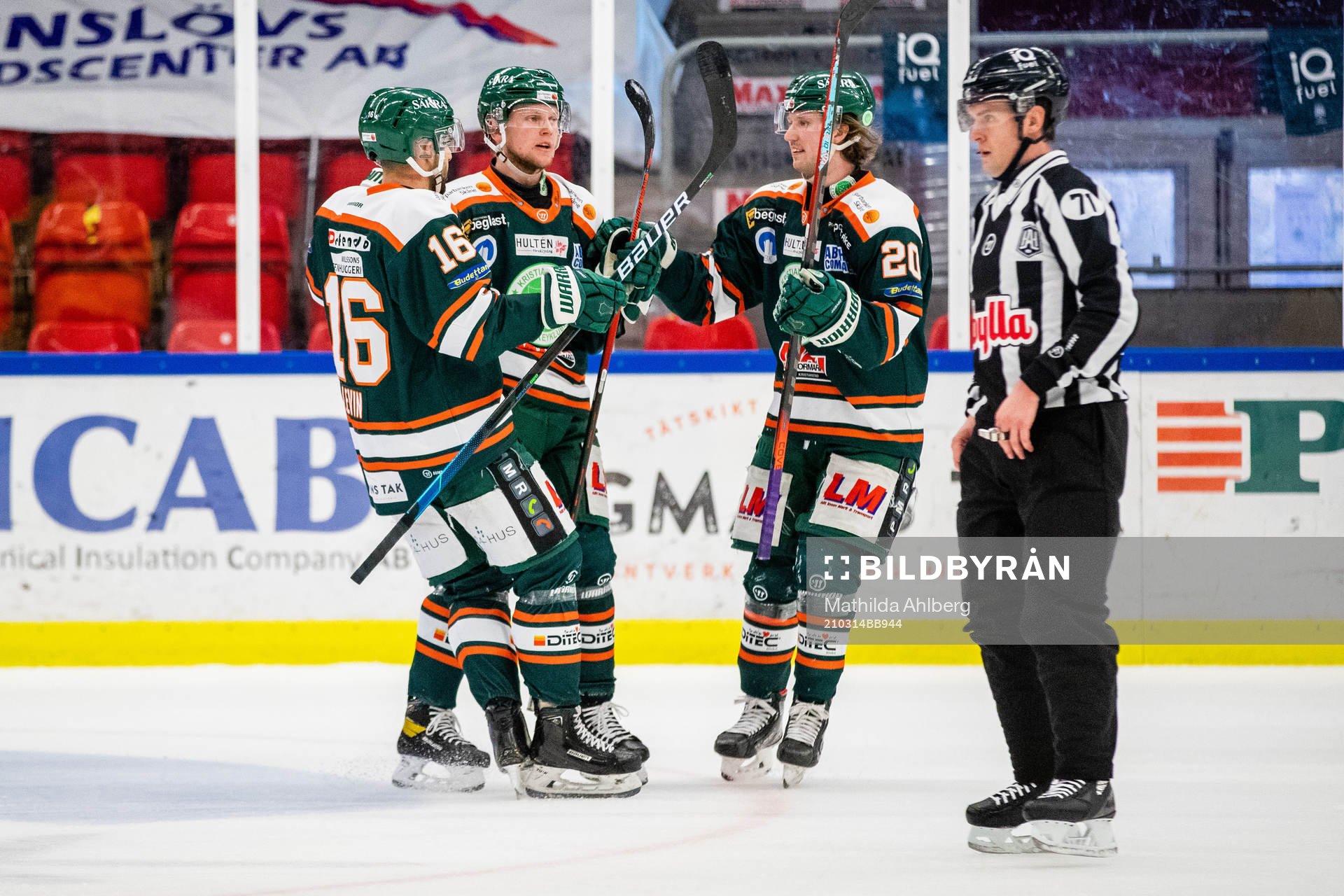Kristianstads Kevin Wennström jublar med lagkamrater