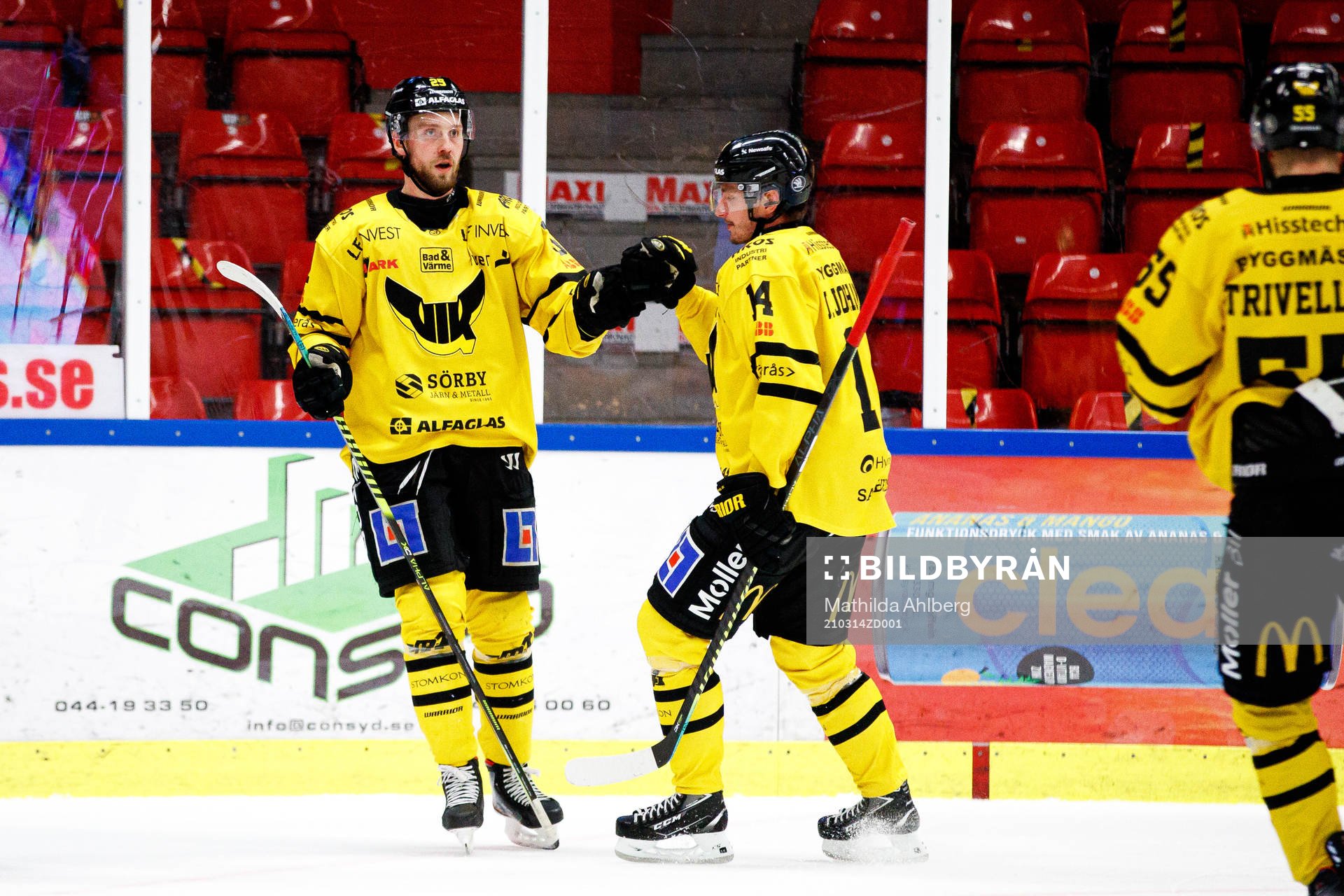 Västerås Marcus Bergman och Jesper Johansson  jublar eter