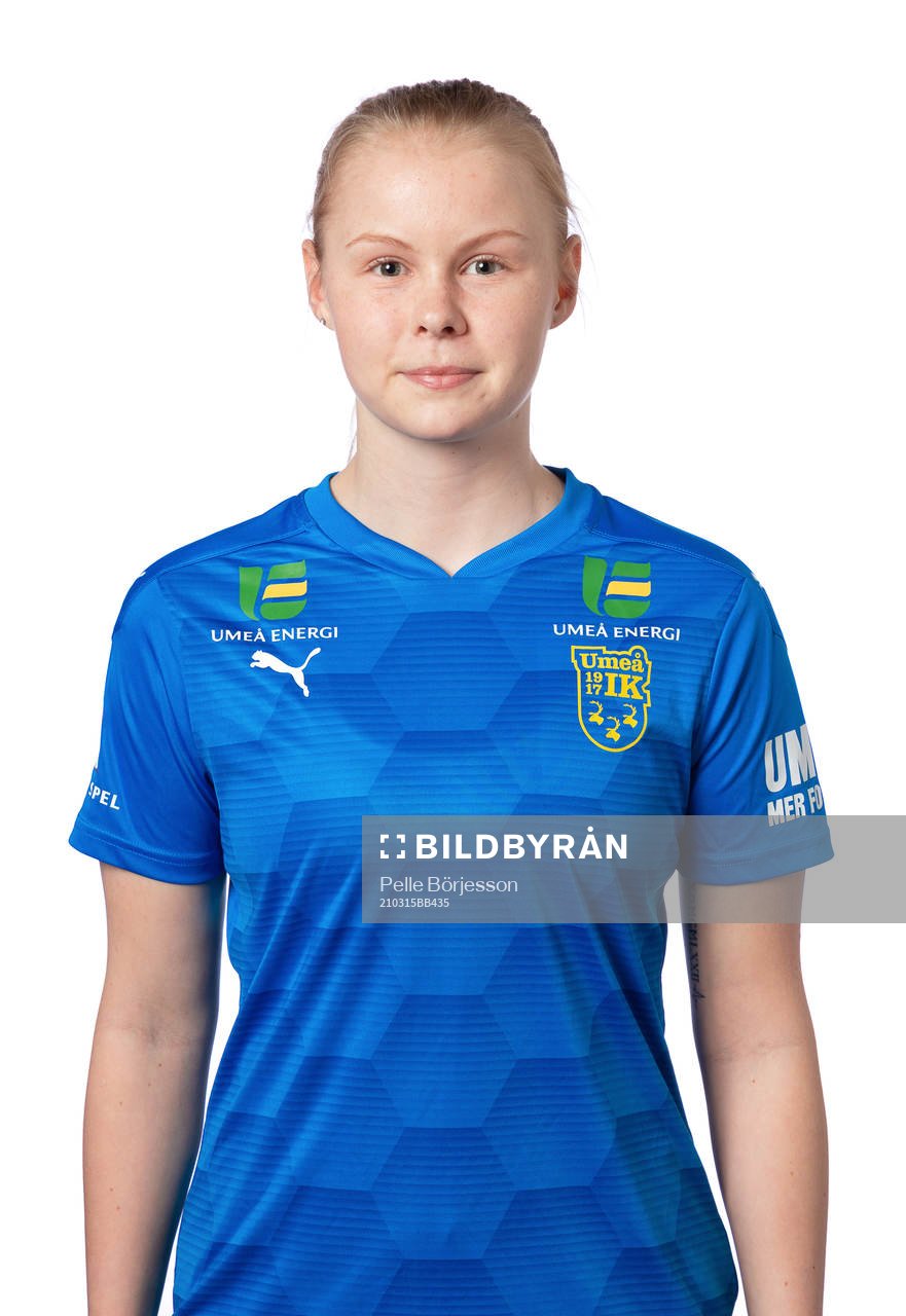 Umeås målvakt Clara Karlsson poserar för ett porträtt den 15 mars 2021 i Umeå.