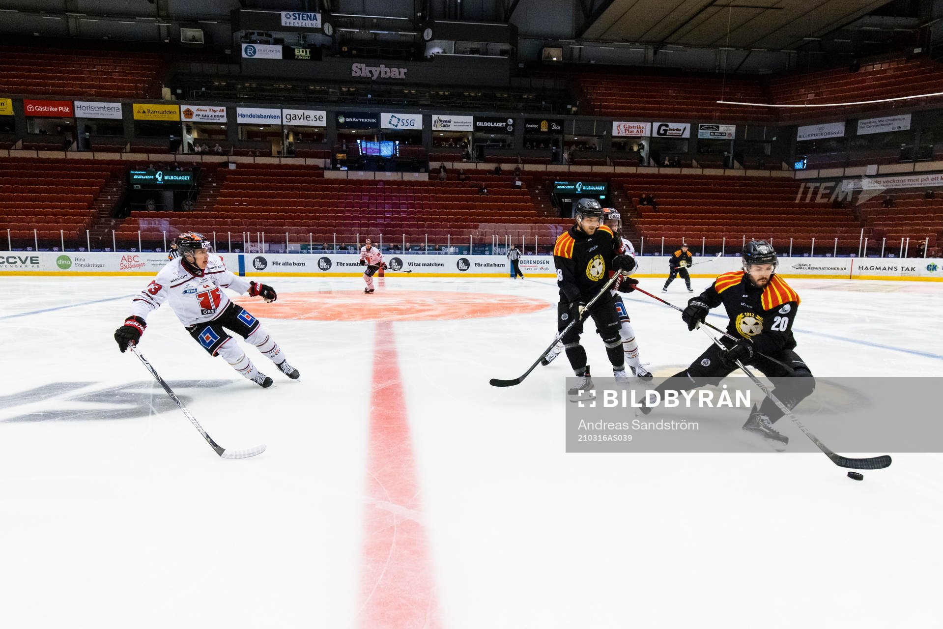 Brynäs Oula Palve med pucken