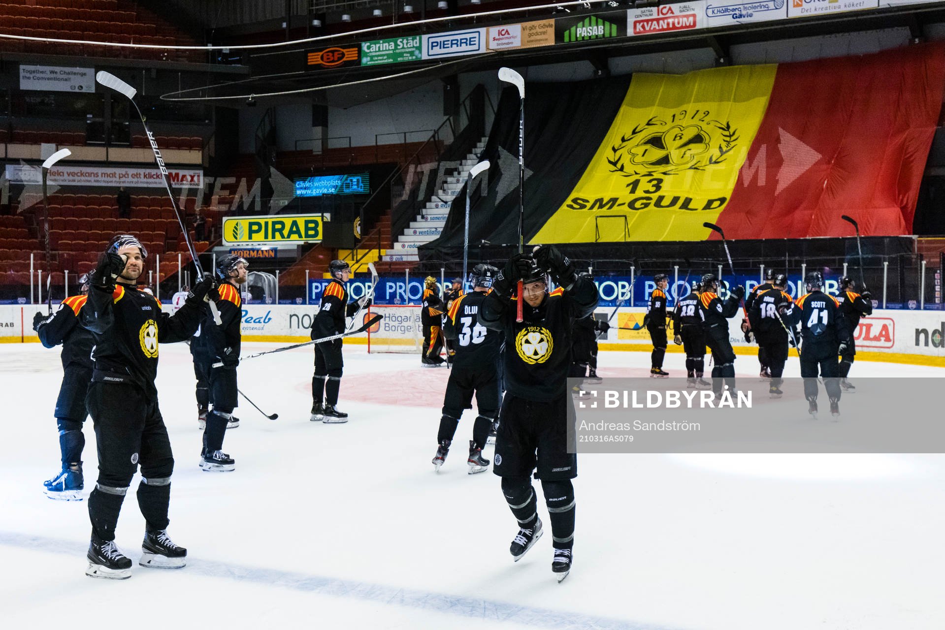 Brynäs spelare tackar publiken