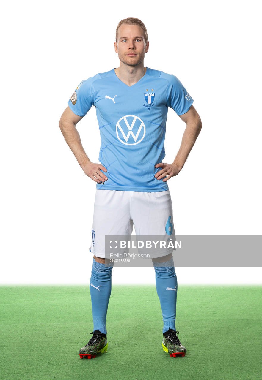 s Oscar Lewicki