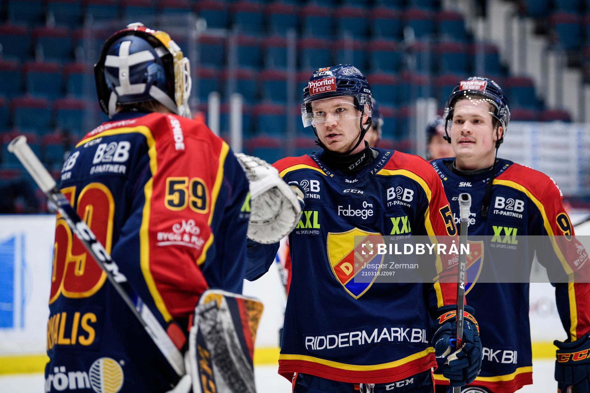 Djurgårdens Tobias Ekberg jublar med målvakt Mantas