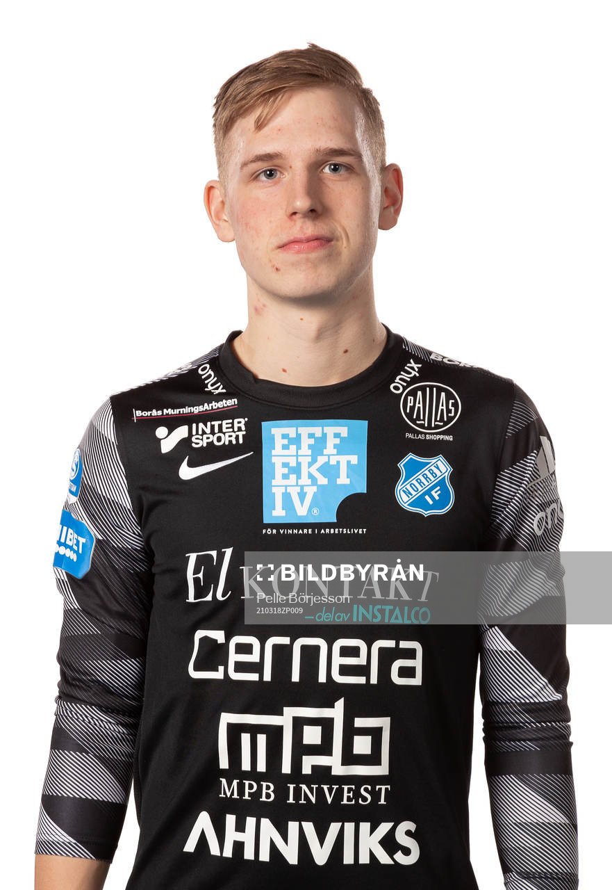 Norrbys målvakt Hampus Falk poserar för ett porträtt den 18 mars 2021 i Borås.