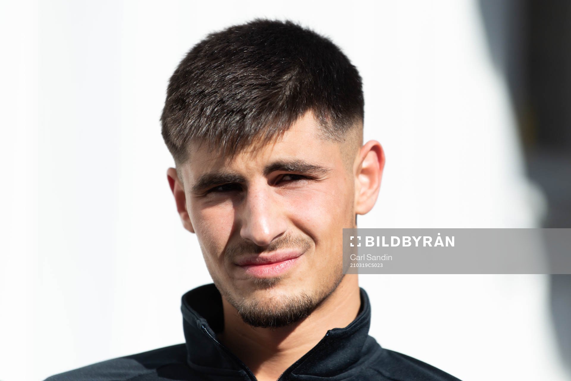 Gais Emin Grozdanic blir intervjuad