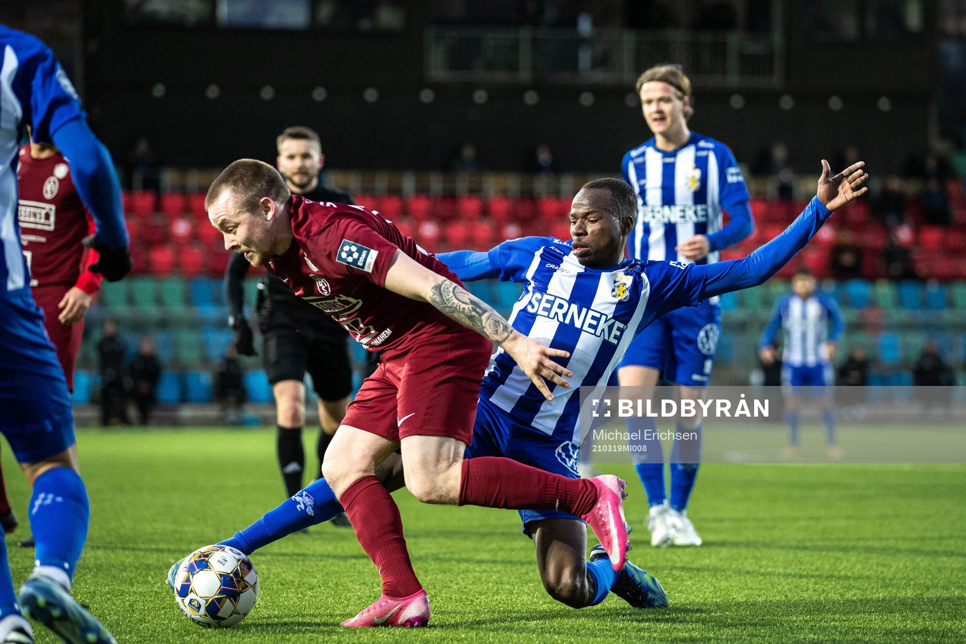 Landskronas Nicklas Nielsen och IFK Göteborgs Alhassan