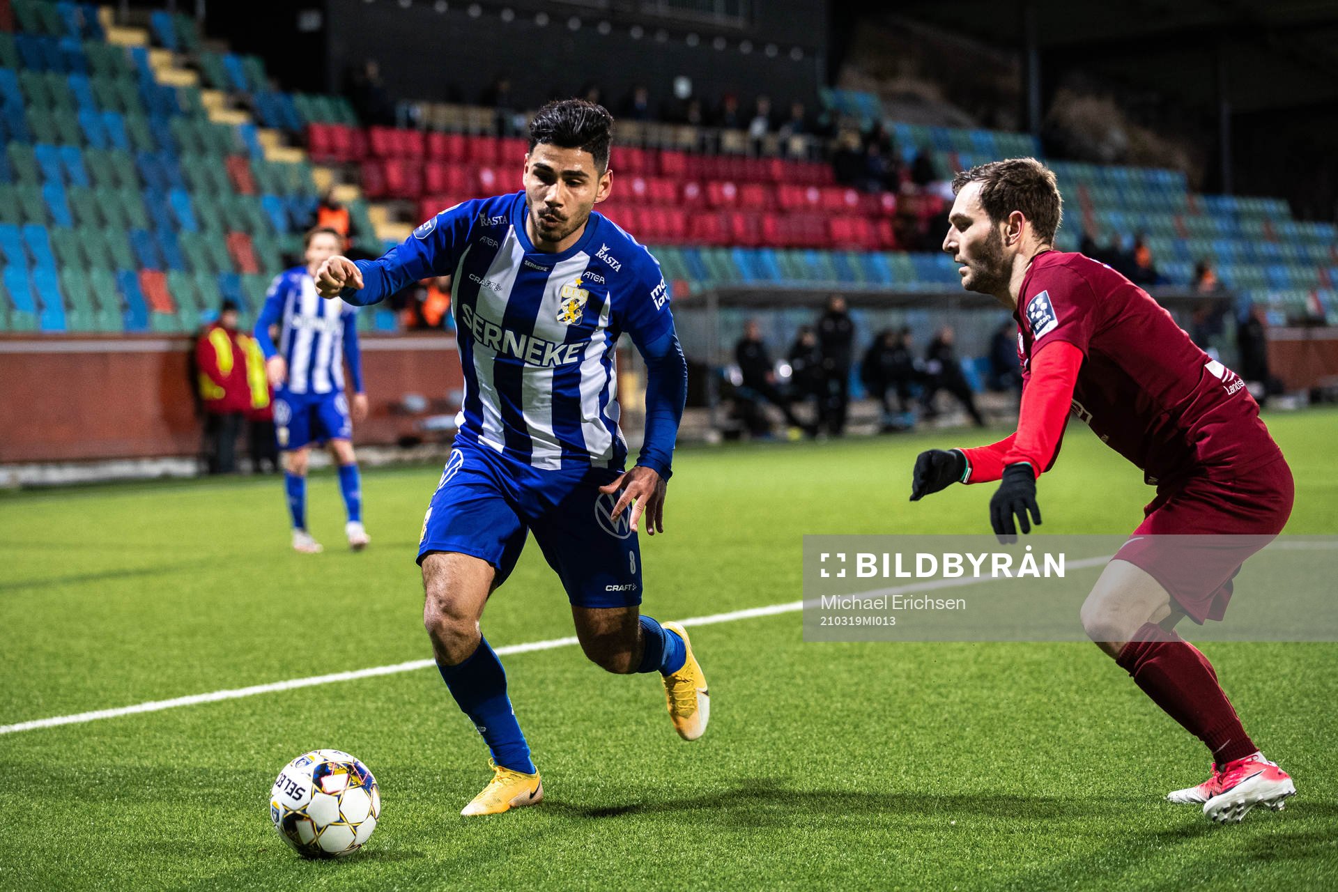 IFK Göteborgs Hosam Aiesh och Landskronas Alexander Tkacz