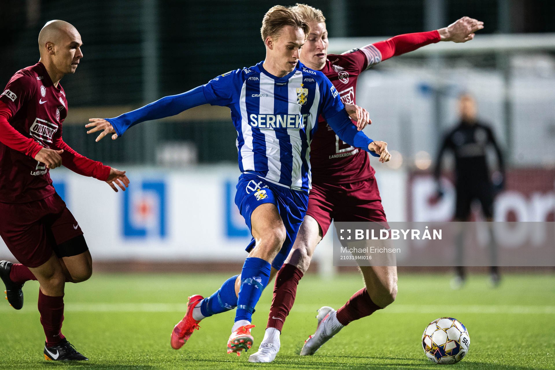 IFK Göteborgs Oscar Vilhelmsson  och Landskronas Viktor