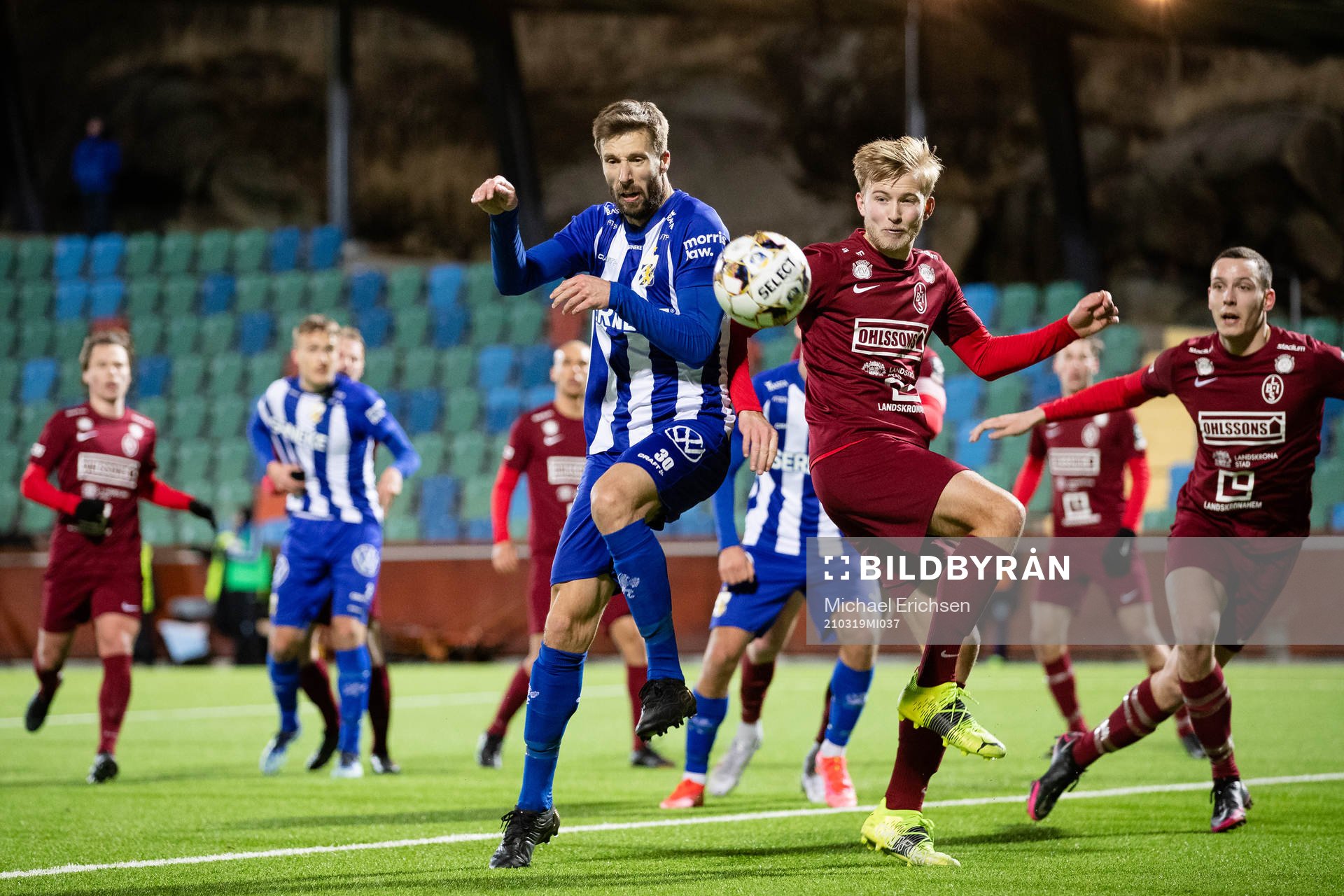 IFK Göteborgs Mattias Bjärsmyr och Landskronas Johan Rapp