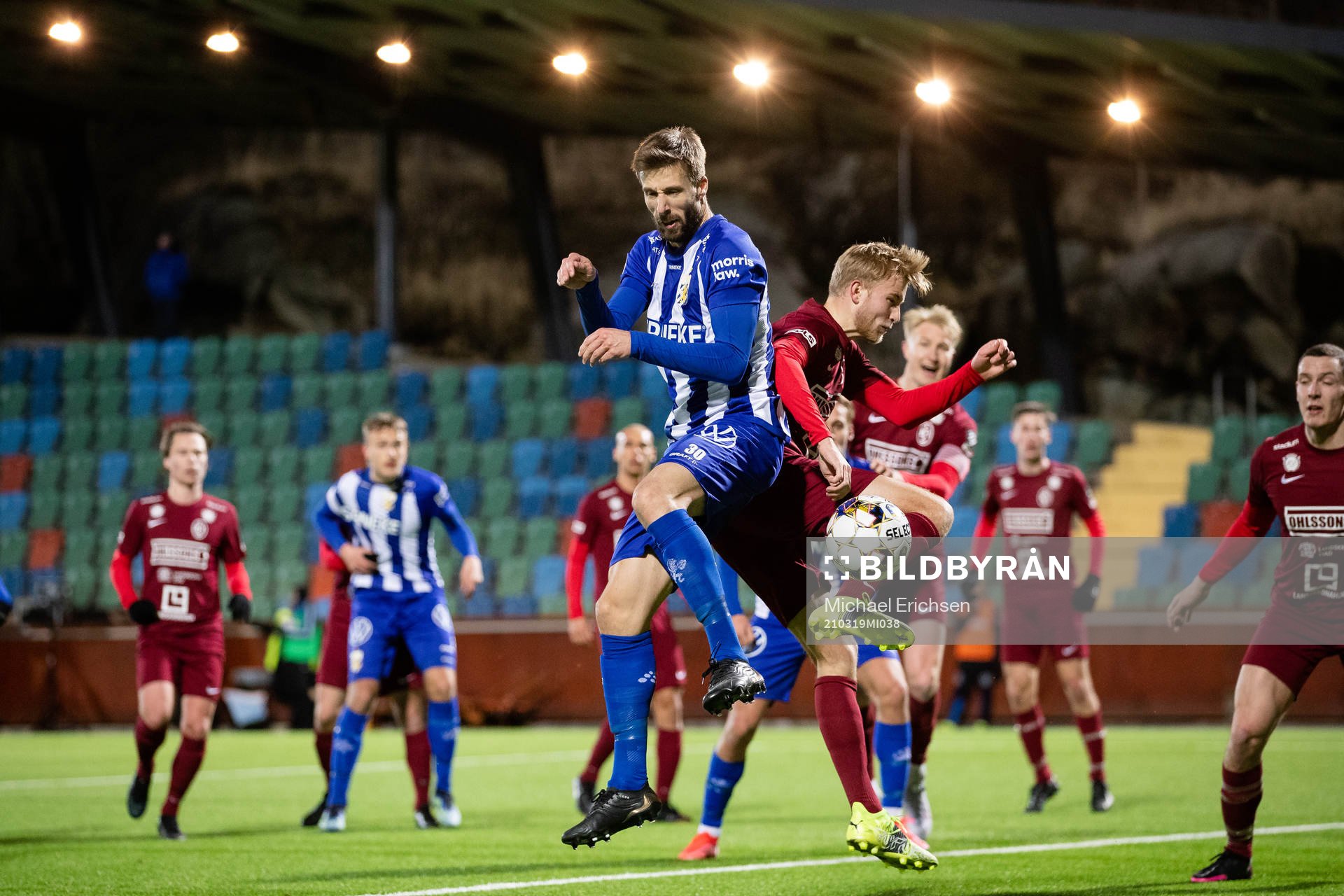 IFK Göteborgs Mattias Bjärsmyr och Landskronas Johan Rapp
