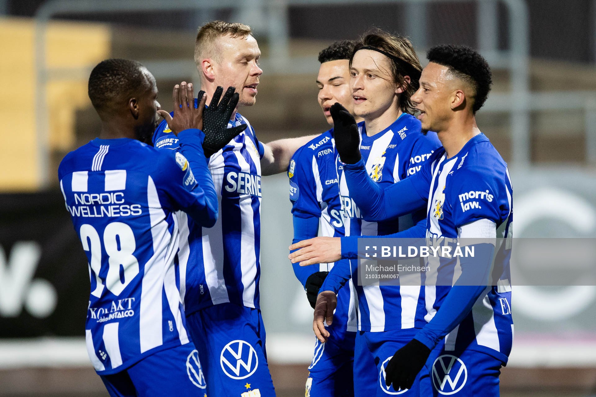 IFK Göteborgs Simon Thern jublar med lagkamrater