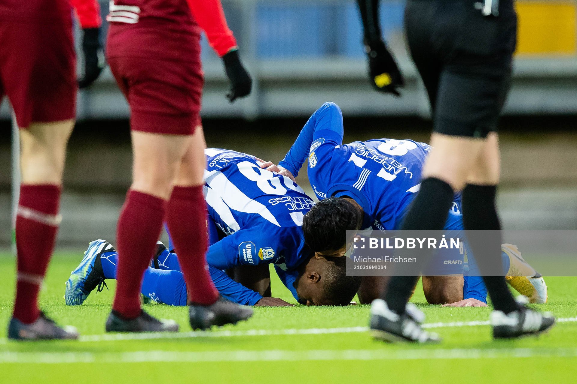 IFK Göteborgs Alhassan Yusuf Abdullahi ihop med Hosam Aiesh