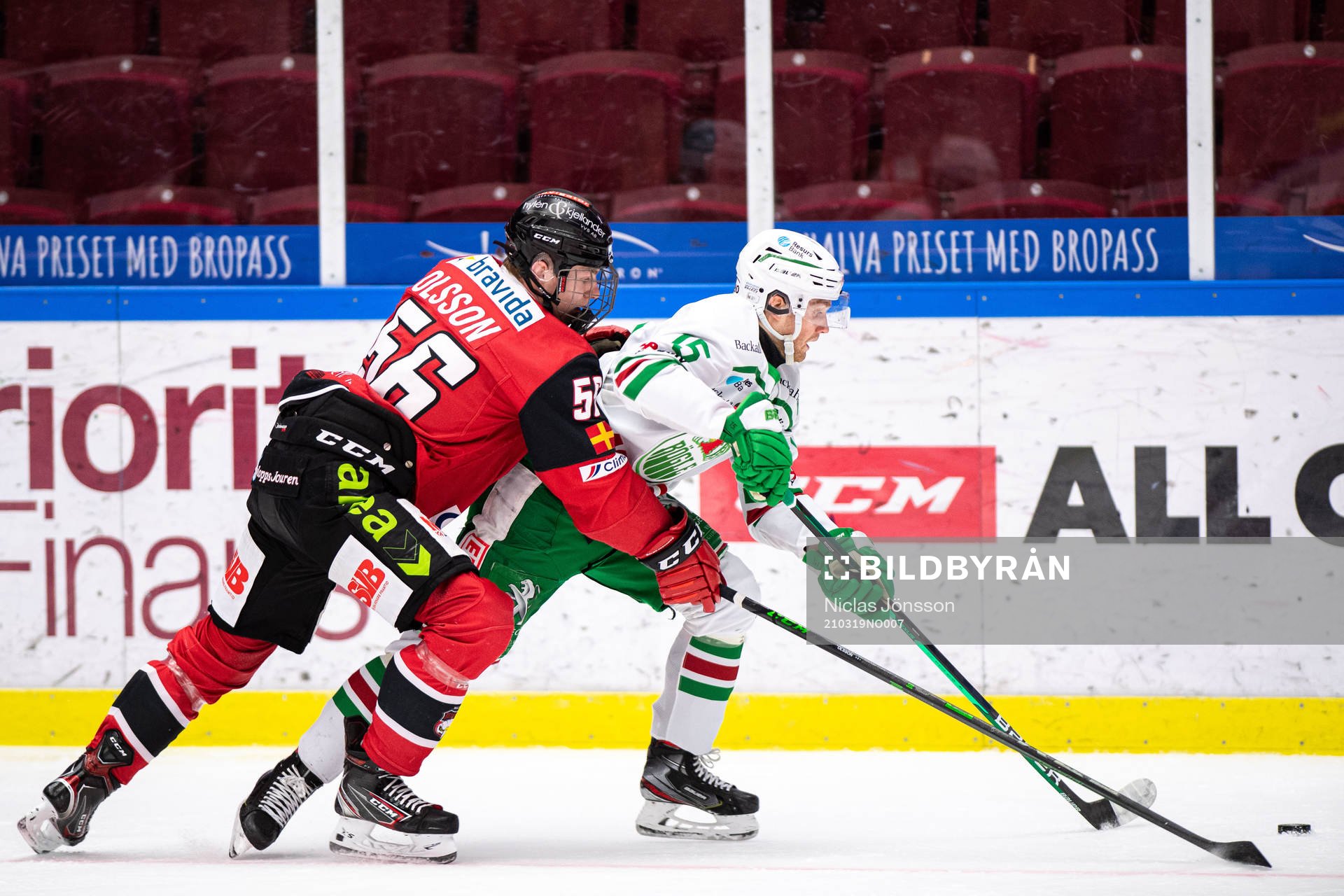 Malmö Redhawks Anton Olsson och Rögles Simon Ryfors