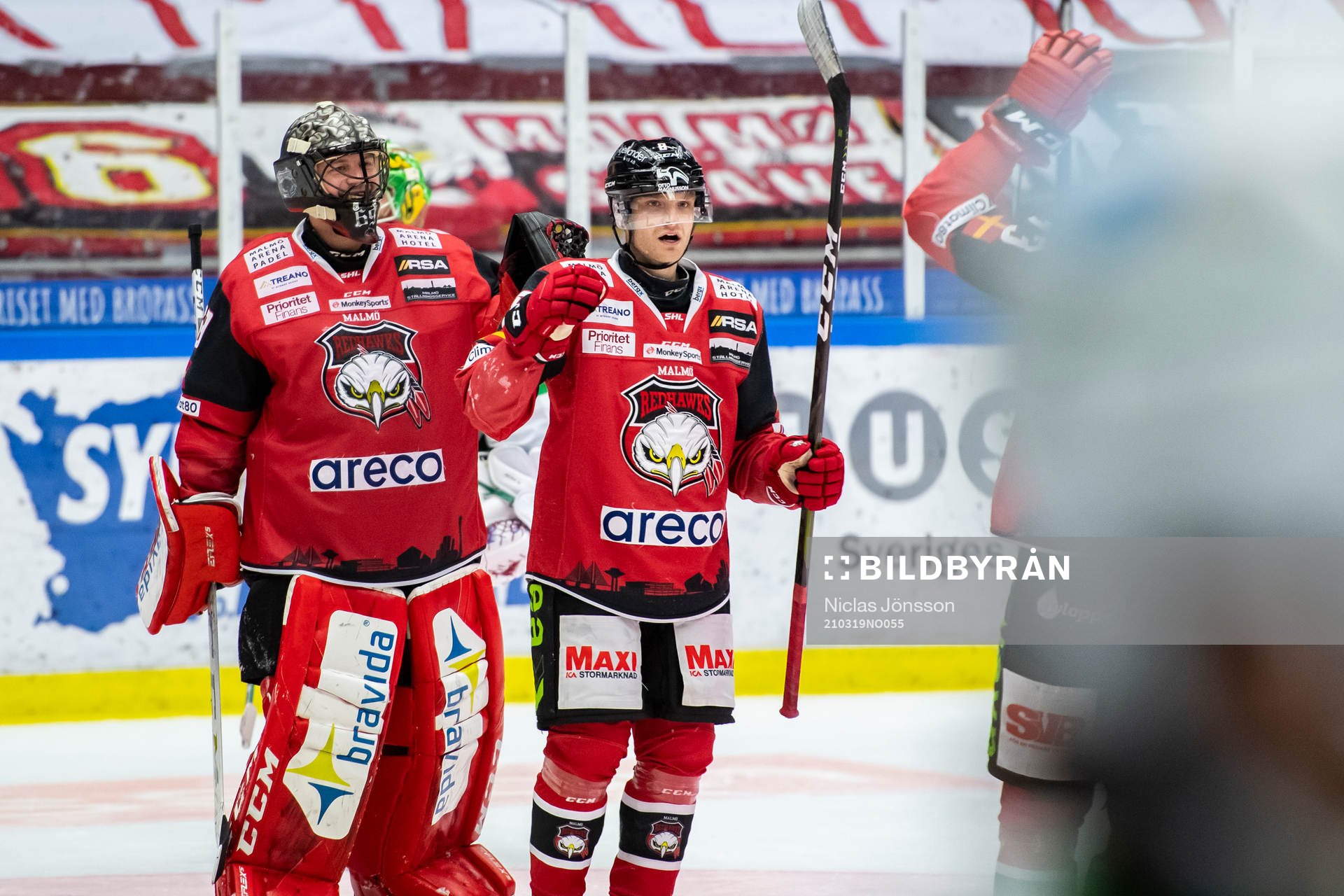 Malmö Redhawks Johan Olofsson jublar tilsammans med