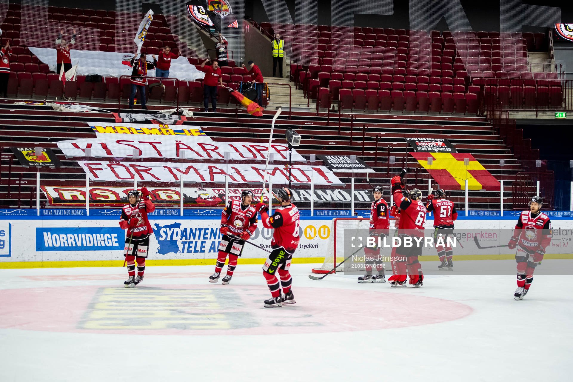 Malmö Redhawks spelarna tackar publiken
