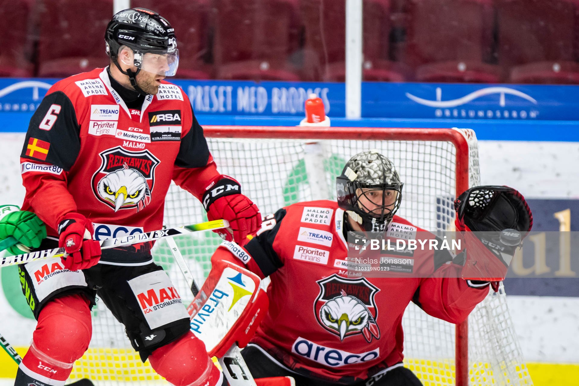 Malmö Redhawks Patrik Hersley  och målvakt Oscar Alsenfelt