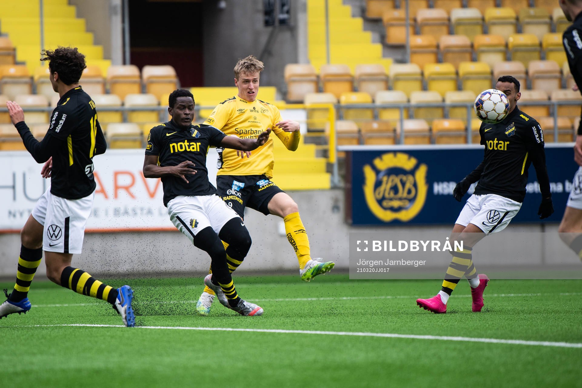 s Erick Otieno och Elfsborgs Jeppe Møldrup Okkels