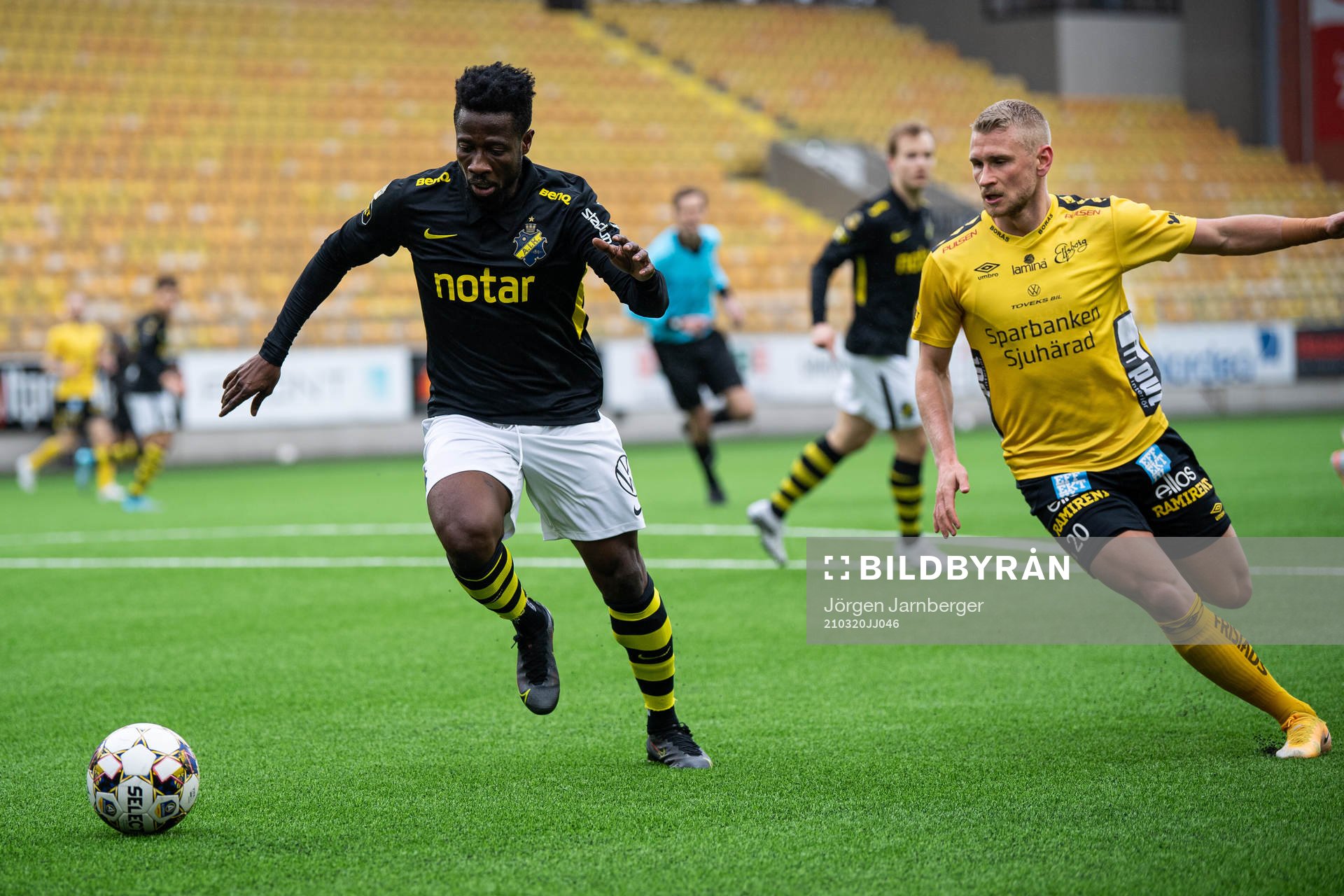 s Ebenezer Ofori och Elfsborgs Simon Strand