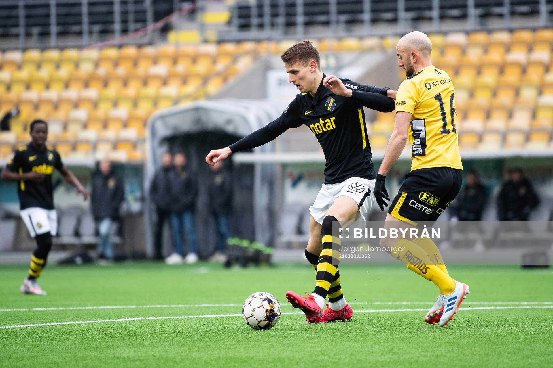 s Bojan Radulovic och Elfsborgs Robert Gojani