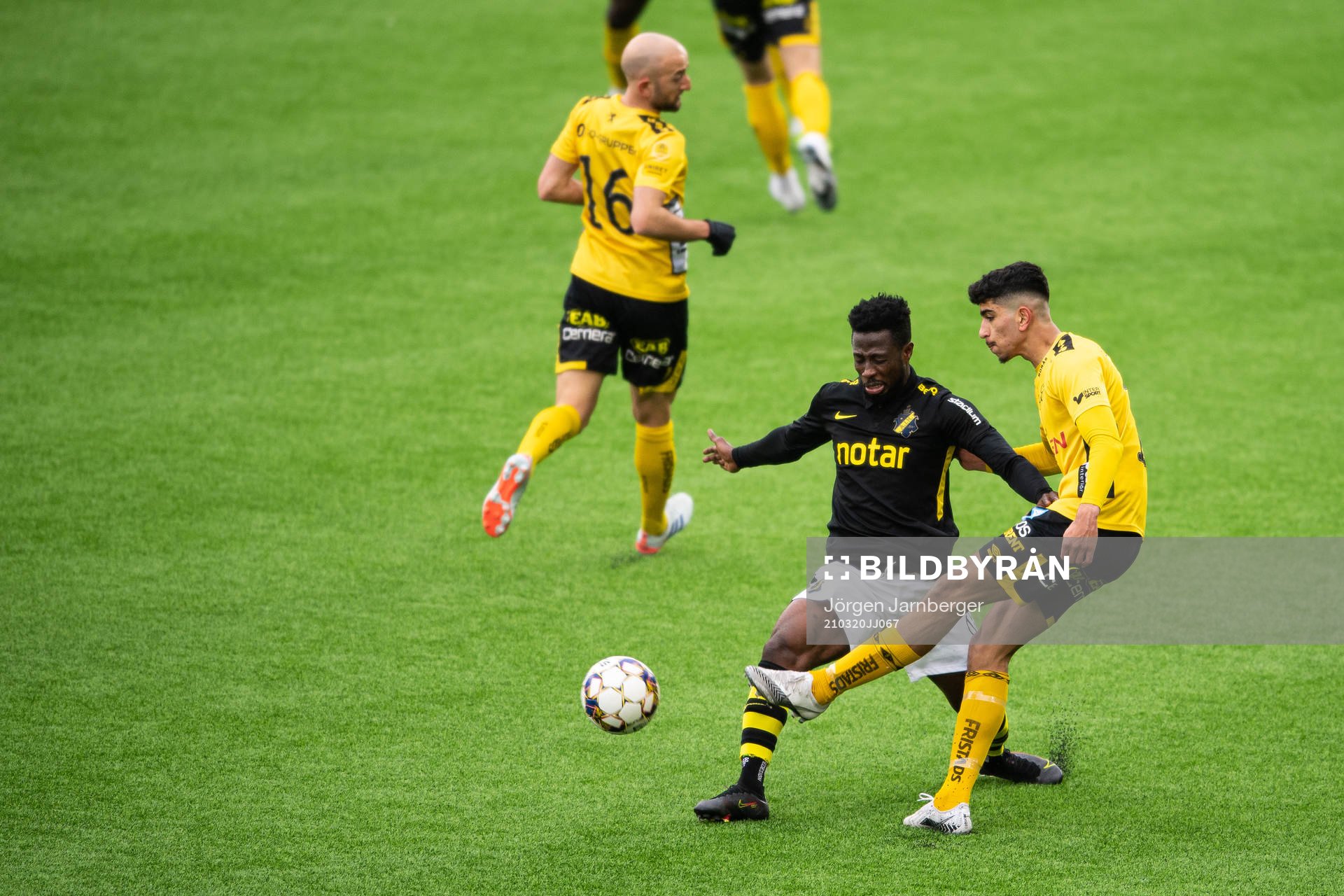 s Ebenezer Ofori och Elfsborgs Ahmed Qasem