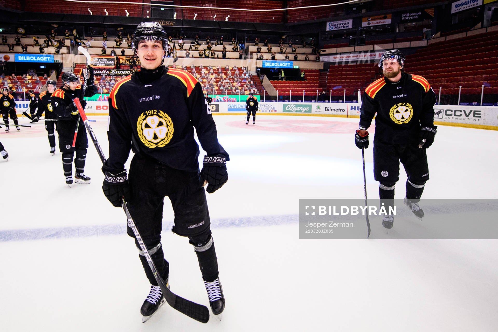 Brynäs Oscar Birgersson och John Nyberg jublar
