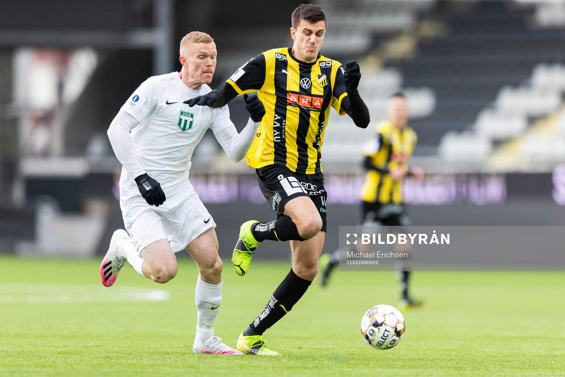 Västerås David Engström och Häckens Alexander Jeremejeff