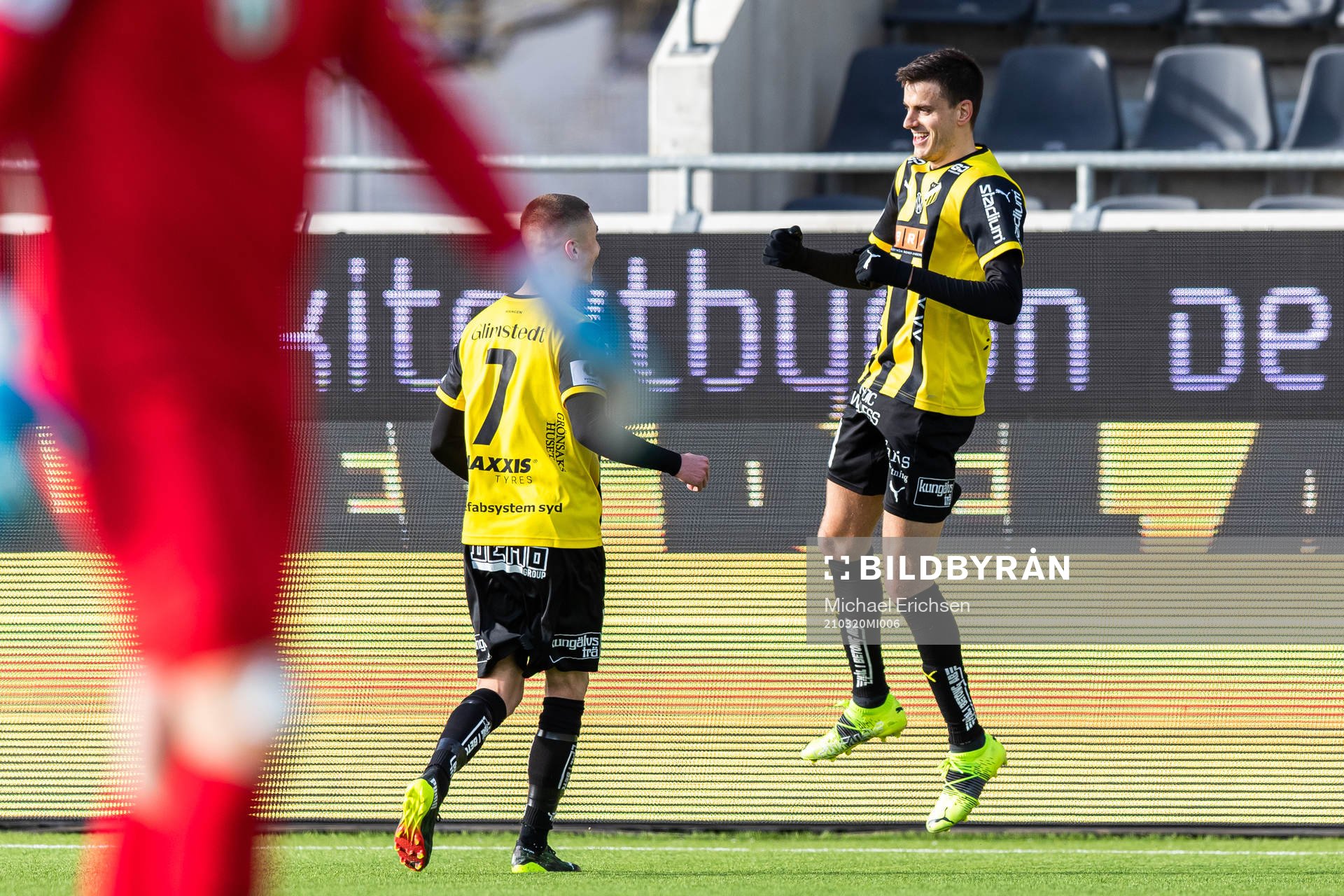 Häckens Alexander Jeremejeff jublar