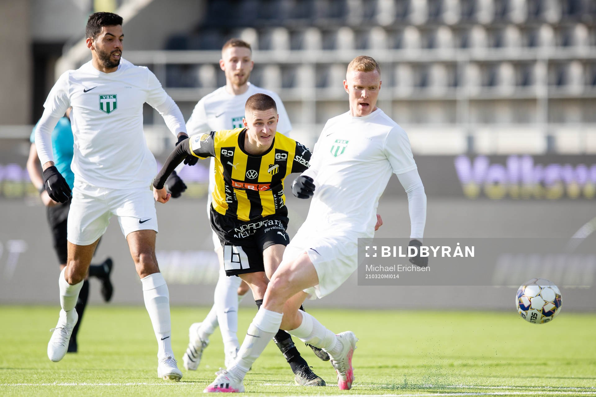Häckens Leo Bengtsson skjuter ett skott