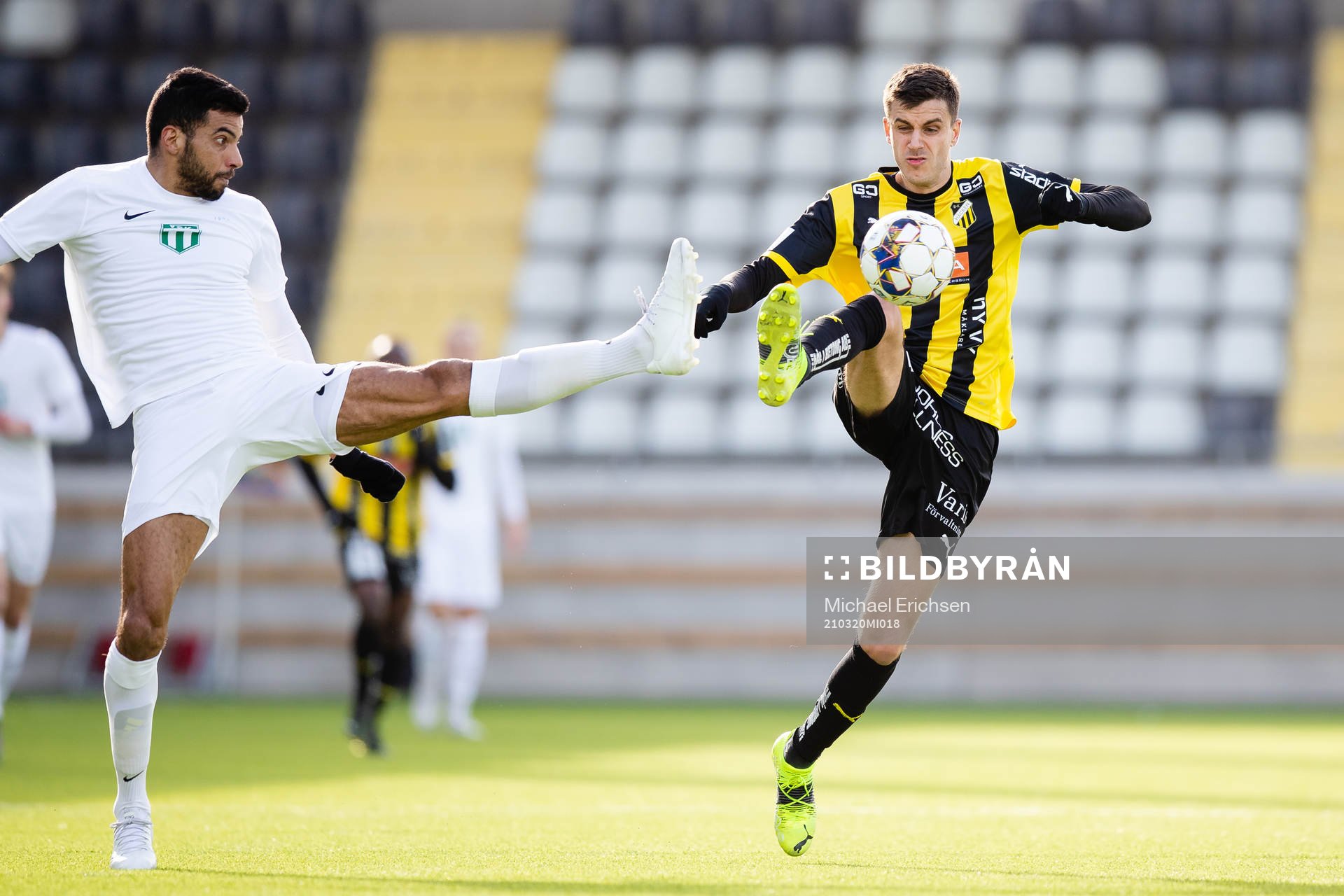 Västerås Pedro Ribeiro och Häckens Alexander Jeremejeff