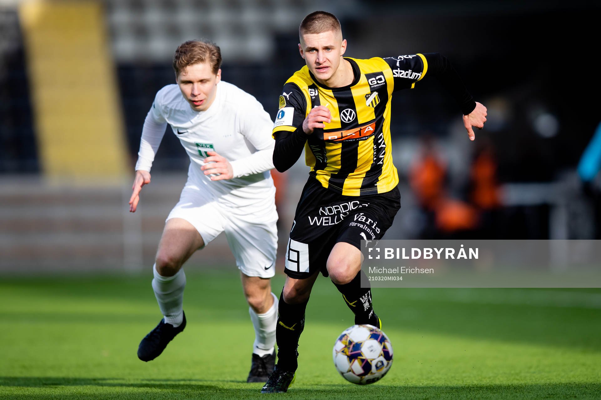 Häckens Leo Bengtsson före Västerås Samuel Sörman