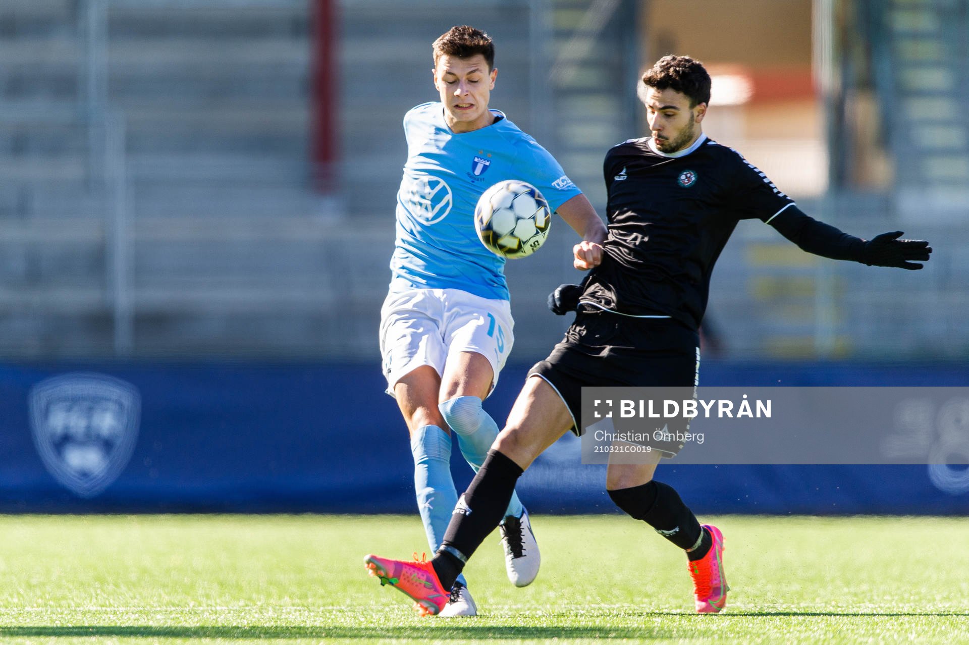 Malmö FFs Anel Ahmedhodzic och Örebros Deniz Hümmet