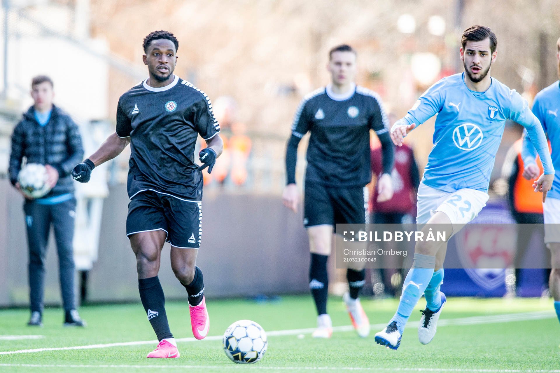 Örebros Kevin Wright mot Malmö FFs Adi Nalic