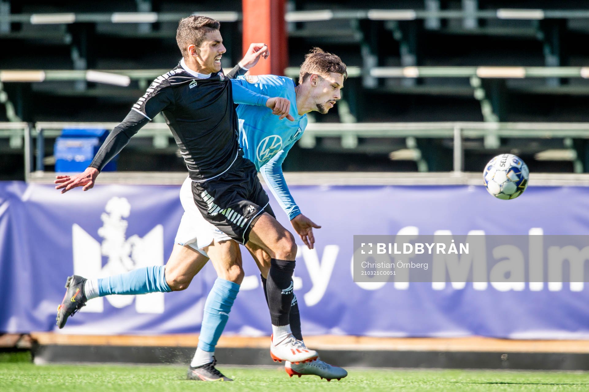 Malmö FFs Veljko Birmancevic mot Örebros Hussein Ali