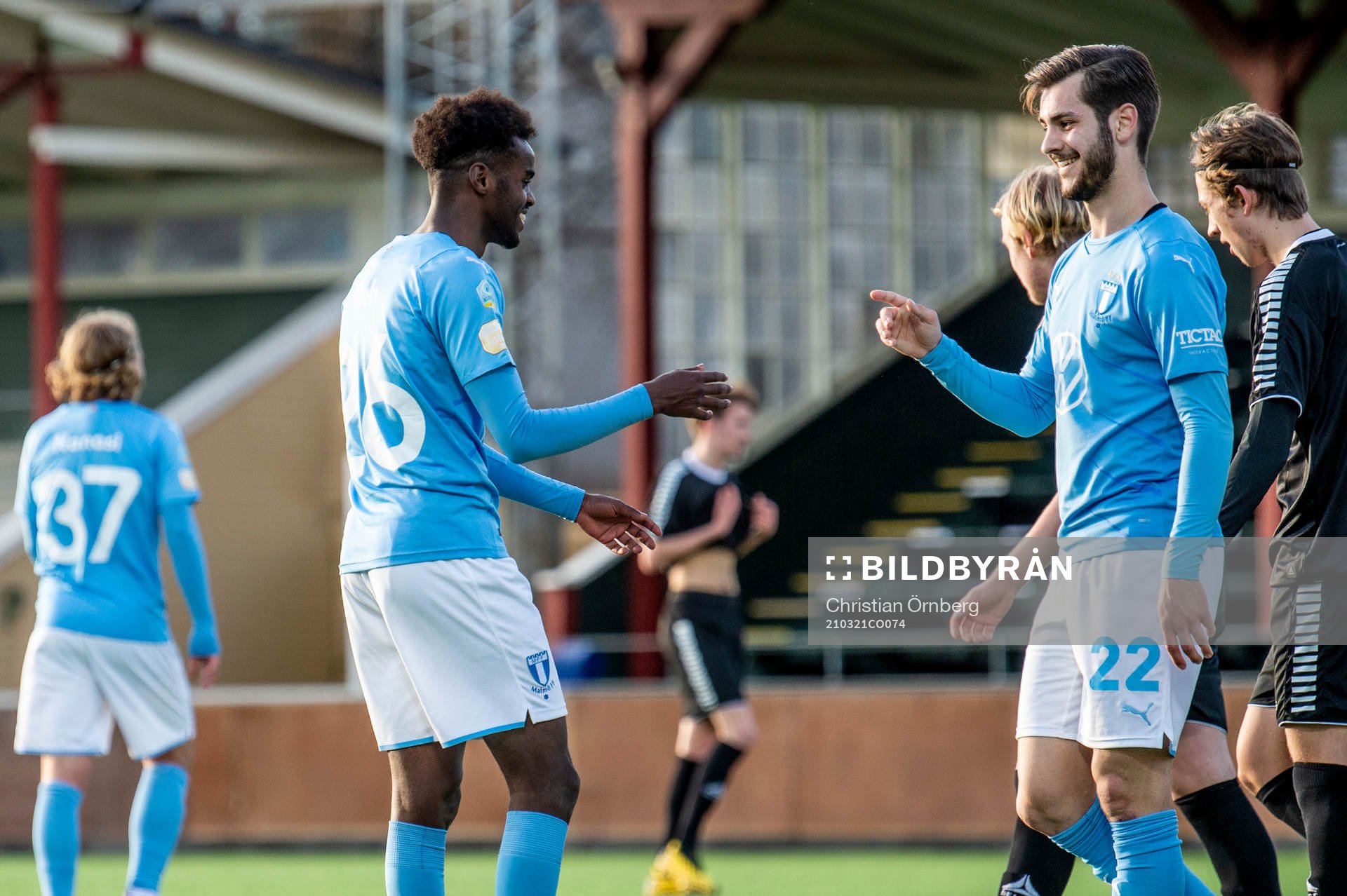 Malmö FFs Mubaarak Nuh och Adi Nalic jublar