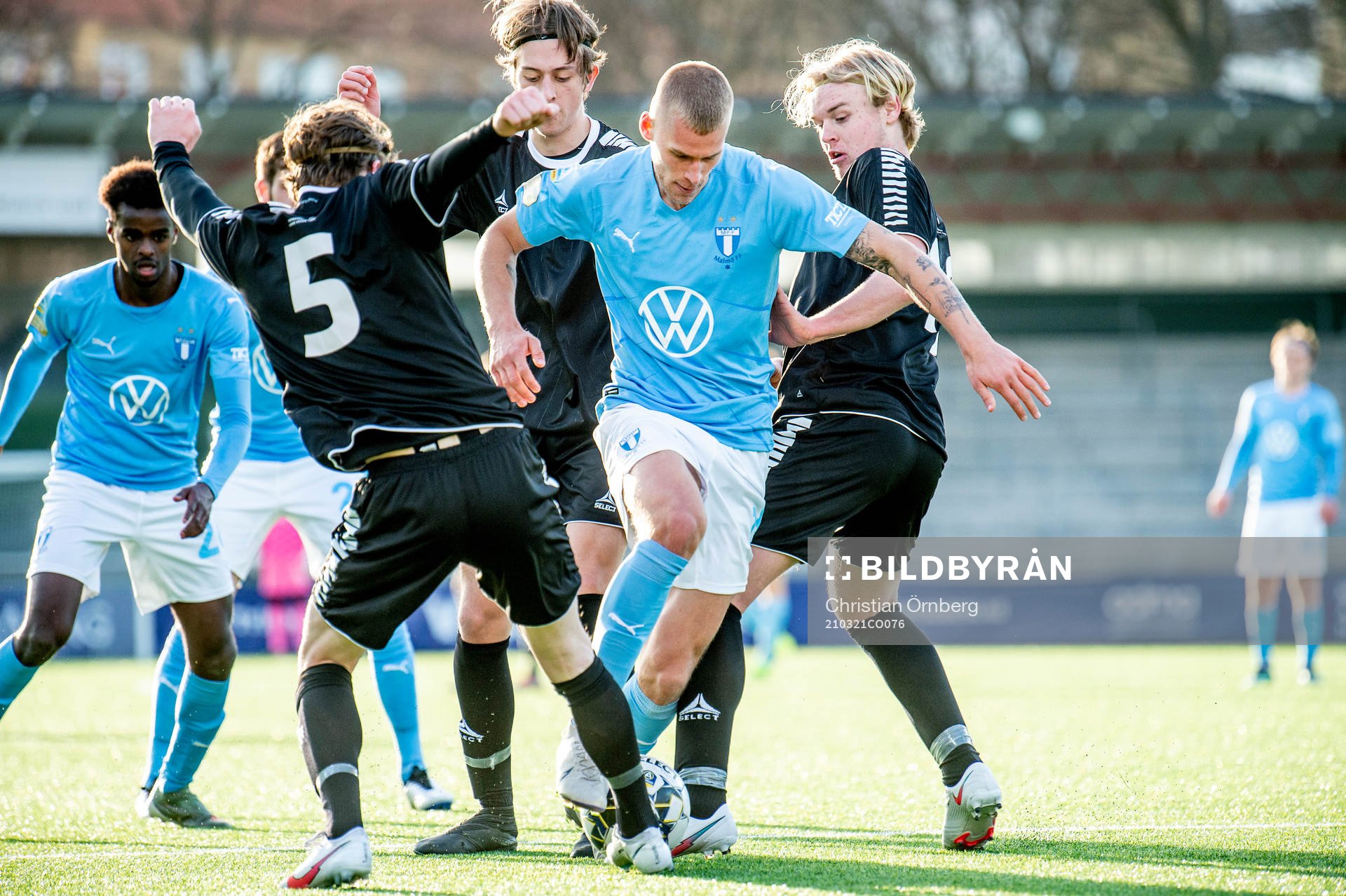 Malmö FFs Felix Beijmo mot Örebros Jonathan Johnsson och