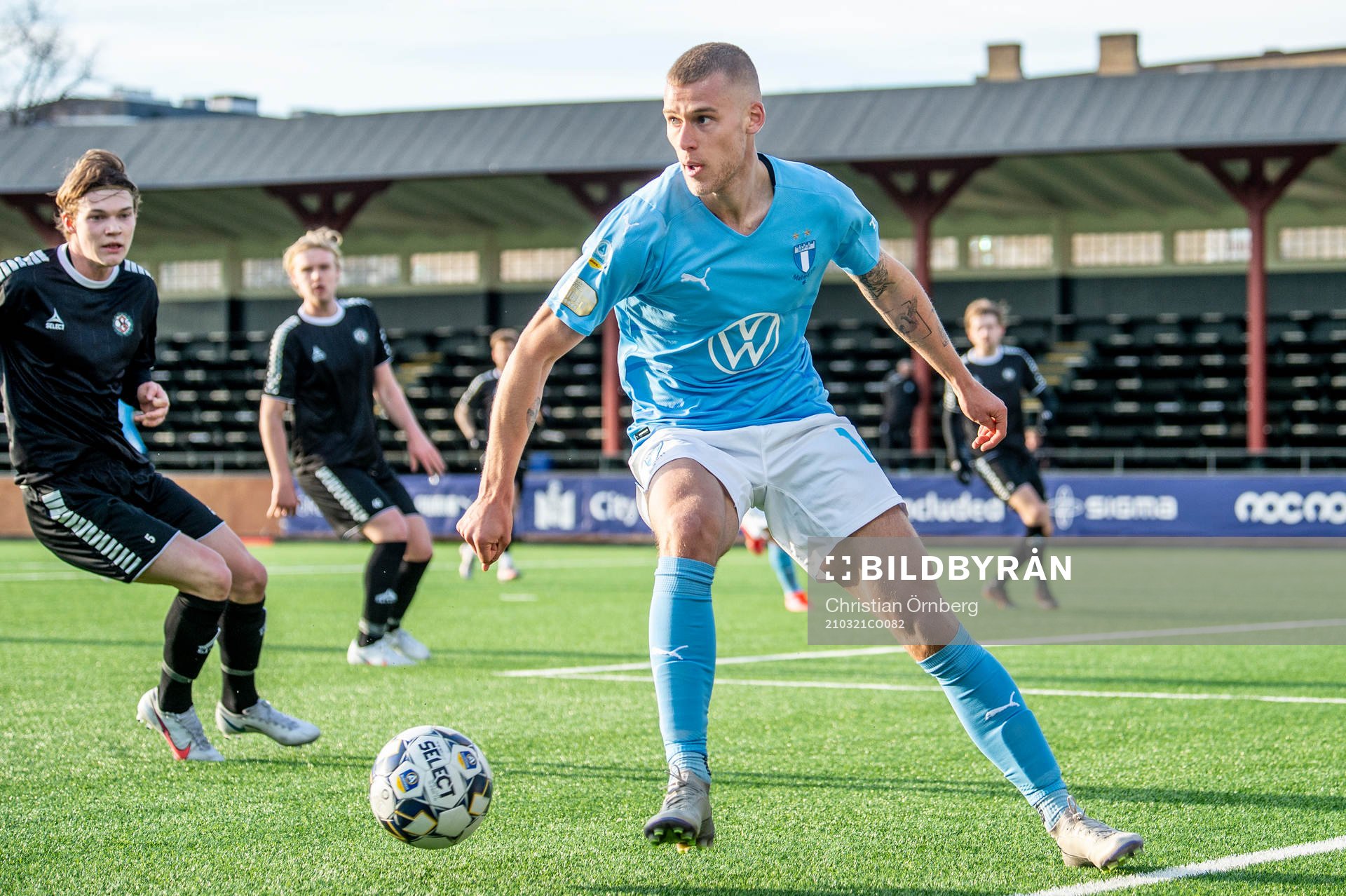 Malmö FFs Felix Beijmo mot Örebros Jonathan Johnsson