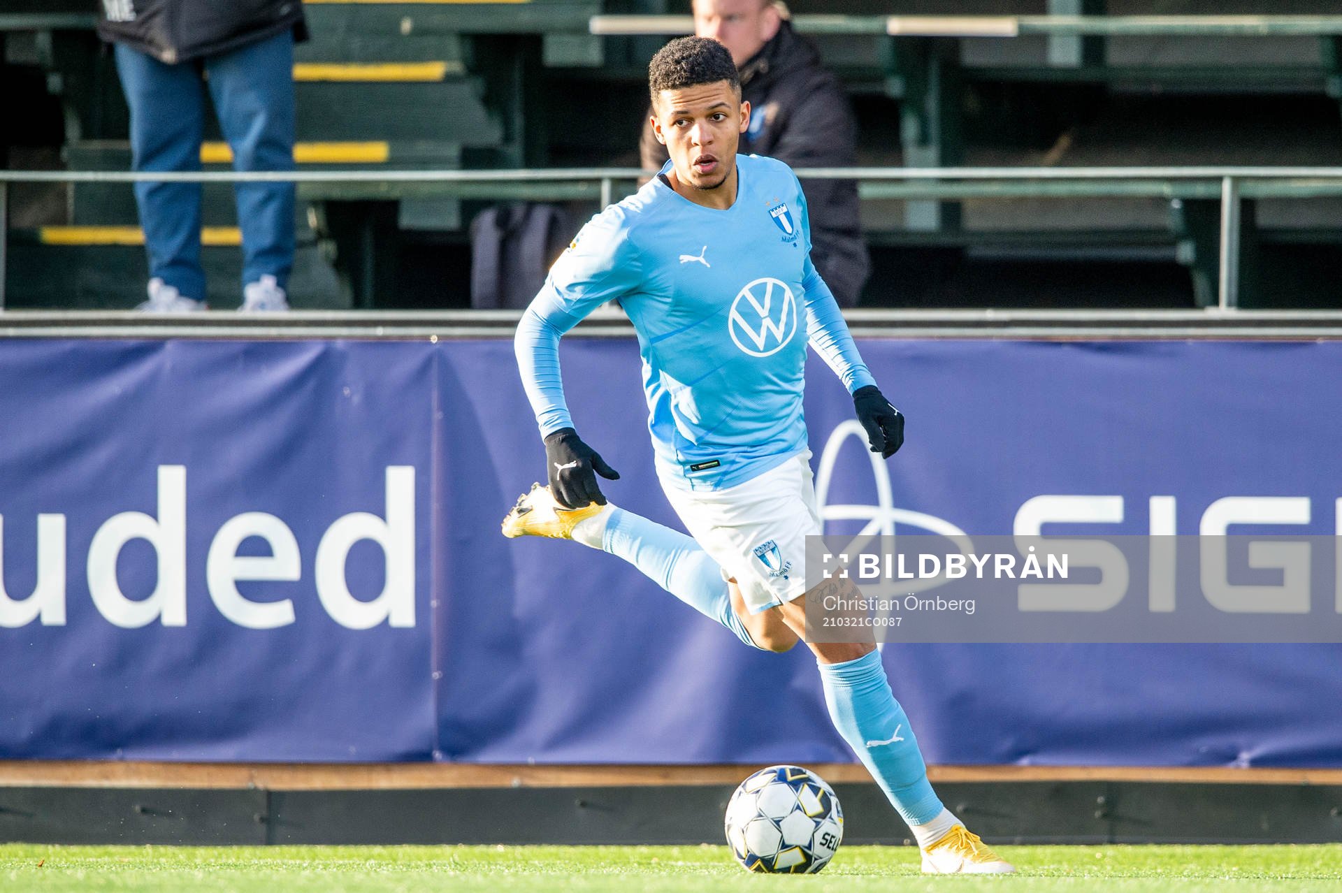 Malmö FFs Romain Gall under träningsmatchen i fotboll mellan Malmö FF och Örebro den 21 mars 2021 i Malmö. 