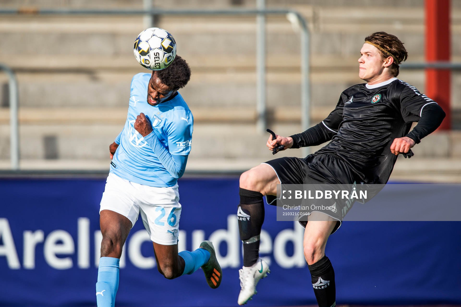 Malmö FFs Mubaarak Nuh mot Örebros Jonathan Johnsson