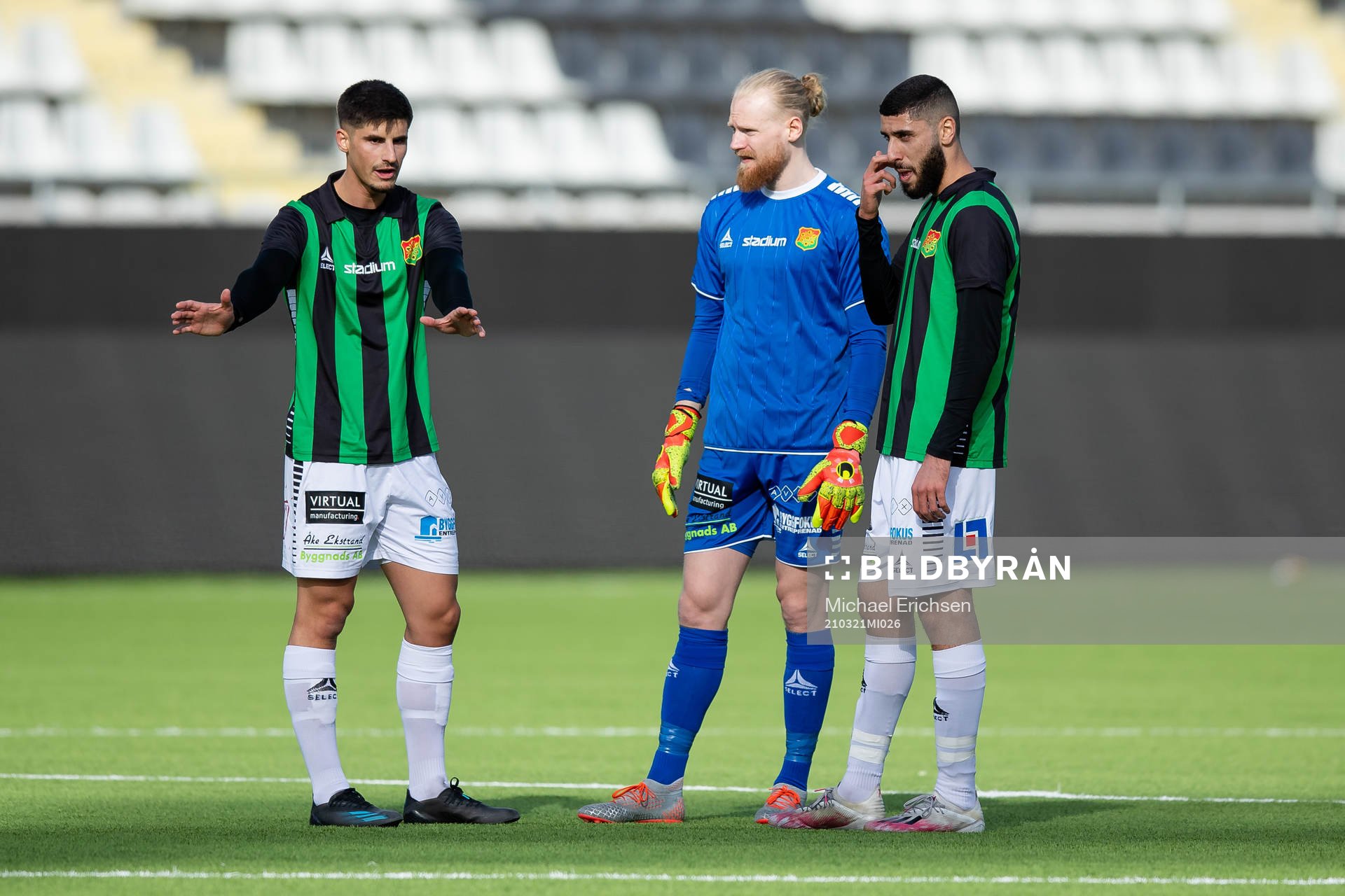 GAIS Emin Grozdanic, målvakt Mathias Karlsson och Aiham