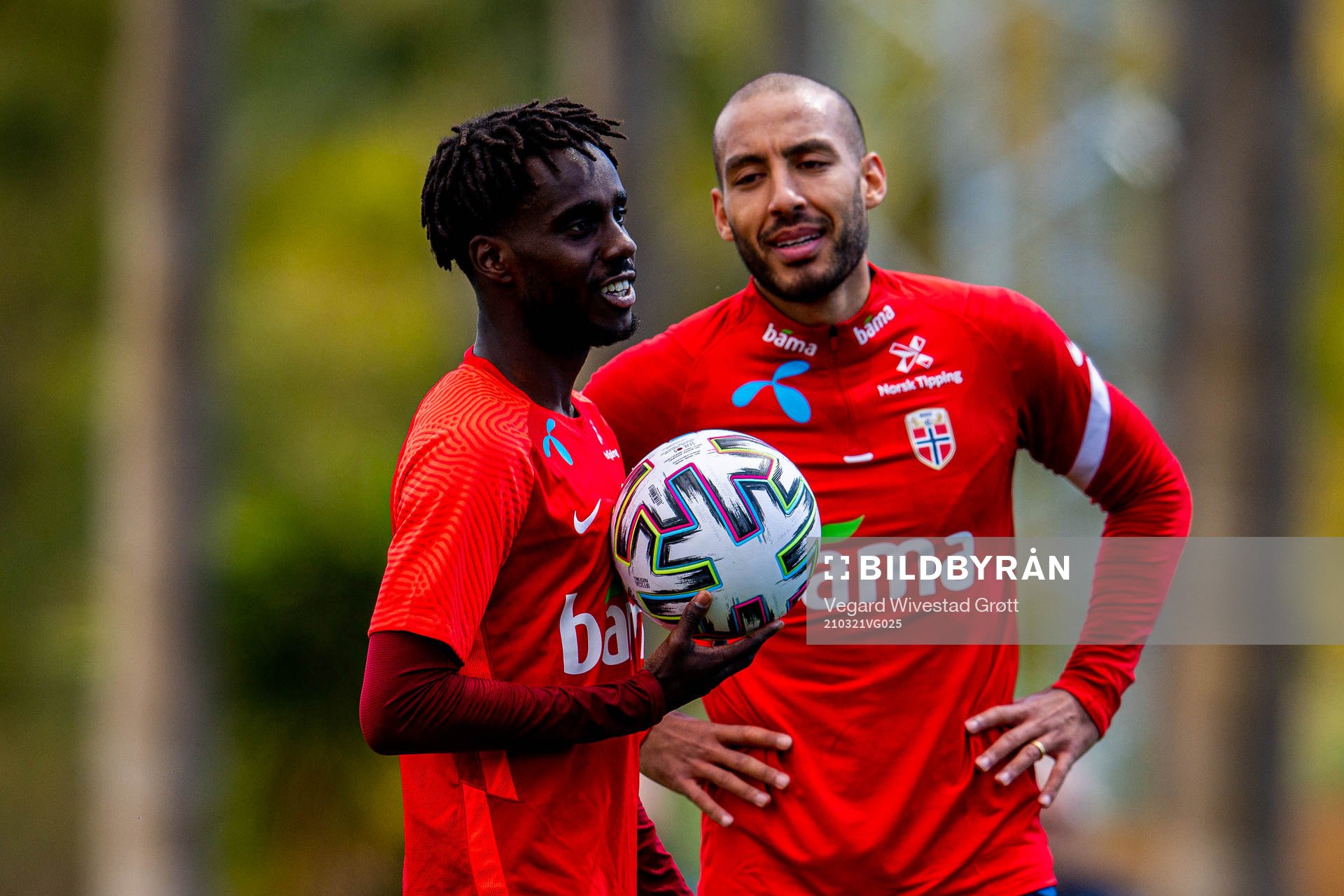 Tokmac Nguen and Haitam Aleesami of the Norwegian national