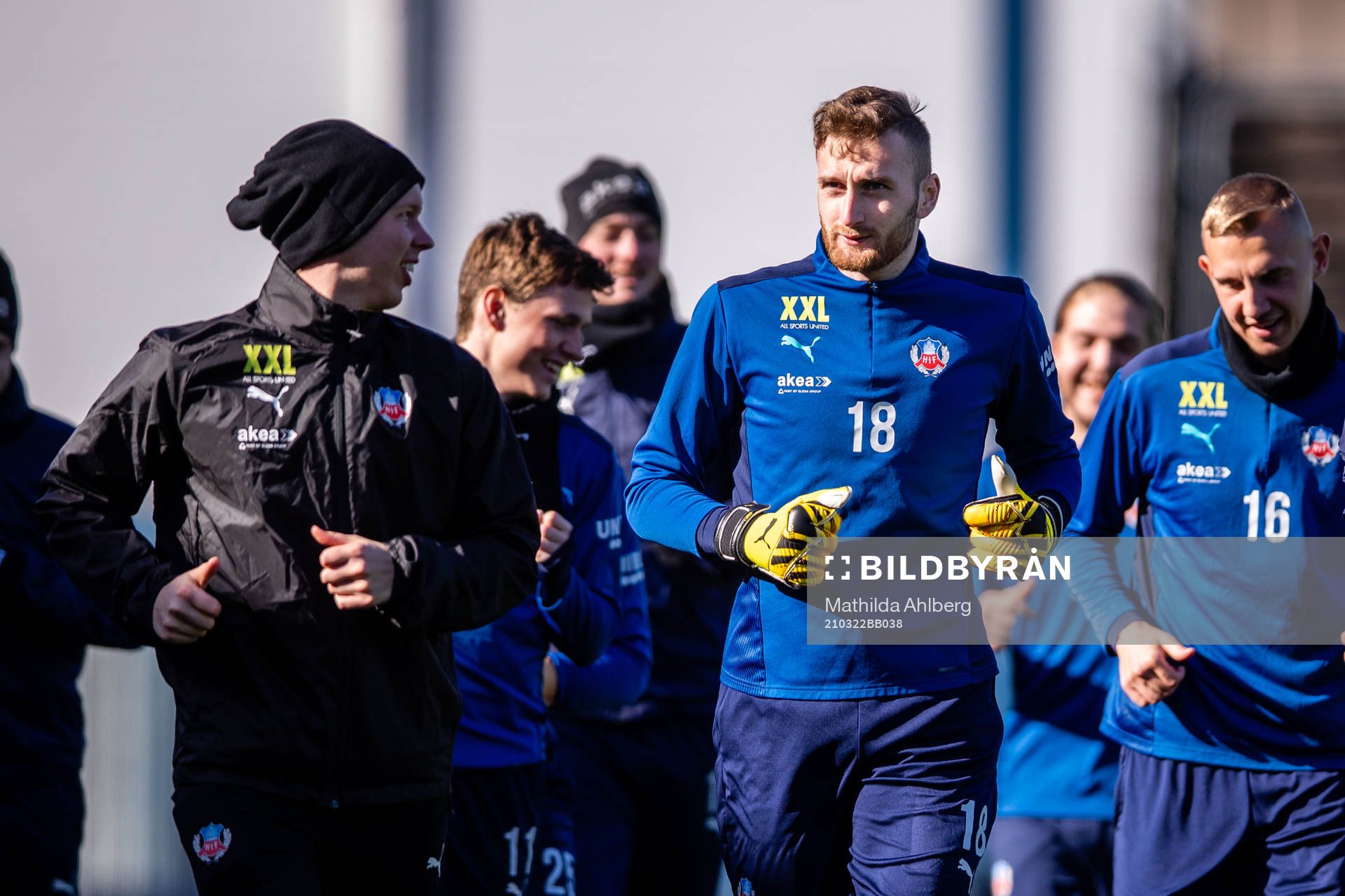 Fysioterapeut Marcus Linnér och målvakt Alexander Nilsson