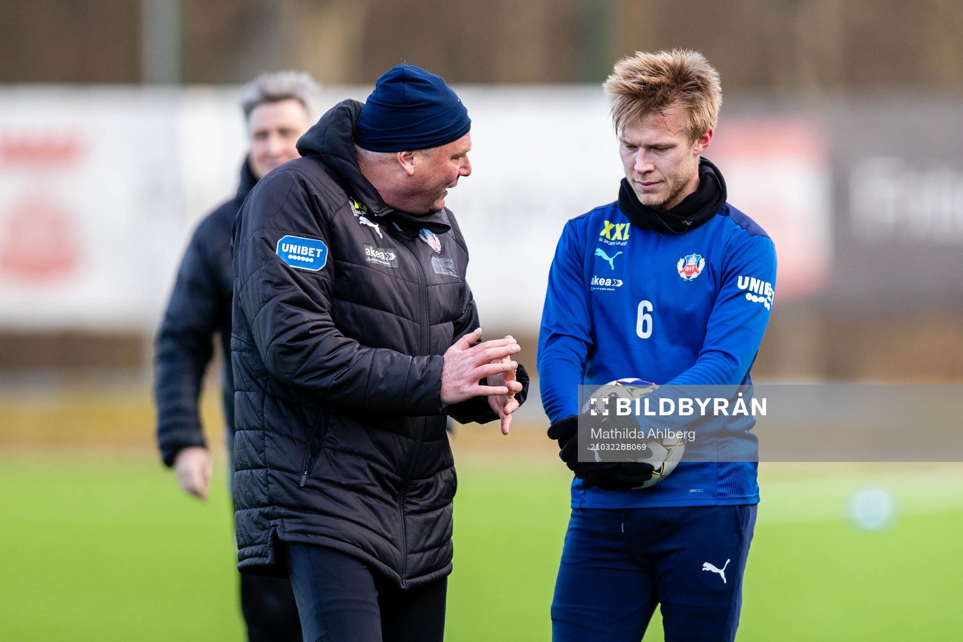 Tränare Jörgen Lennartsson och Andreas Landgren under en träning med Helsingborg den 22 mars 2021 i Helsingborg. 